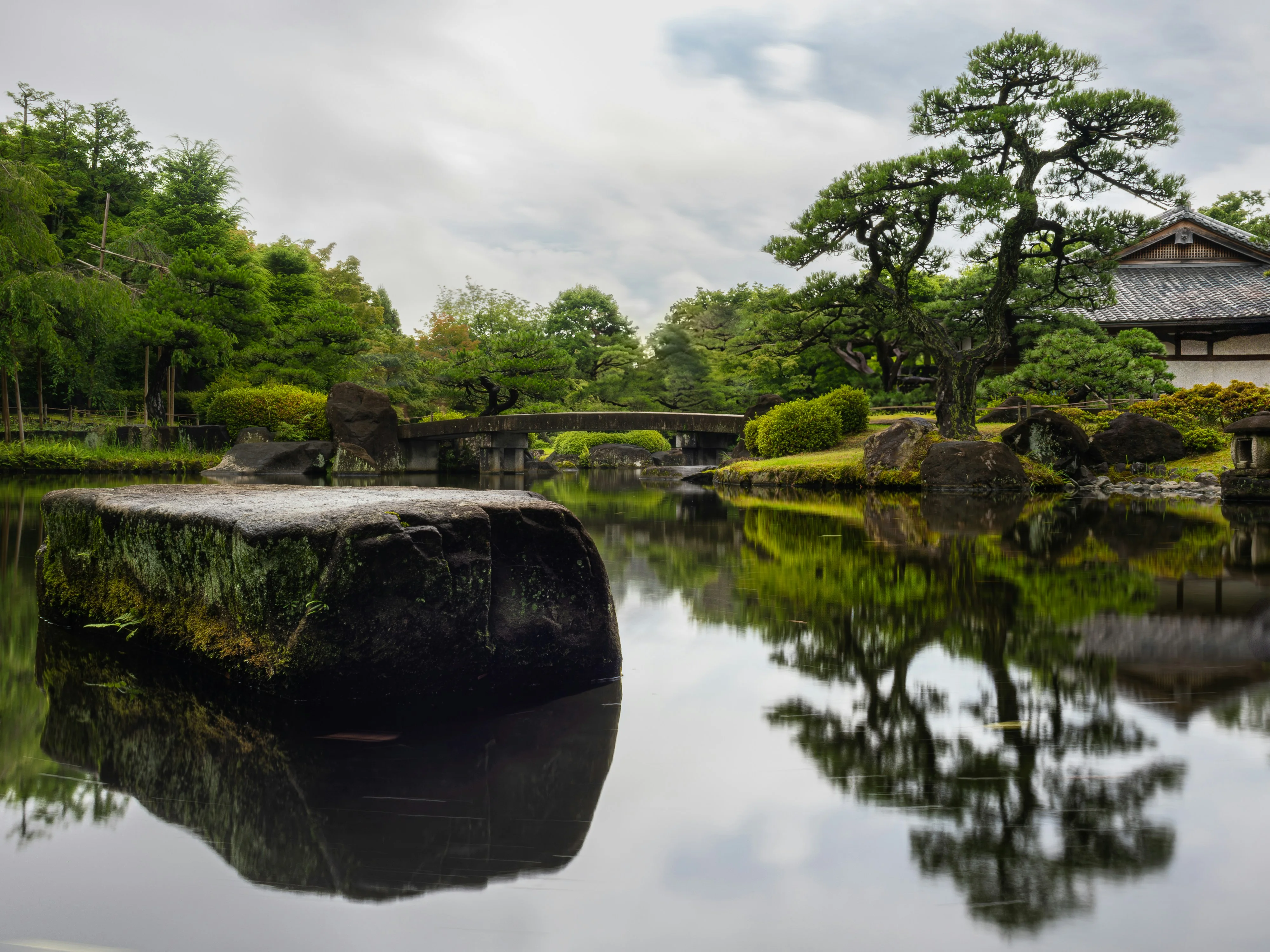 Nature's Palette: Capturing the Art of Japanese Gardens in Himeji Image 2