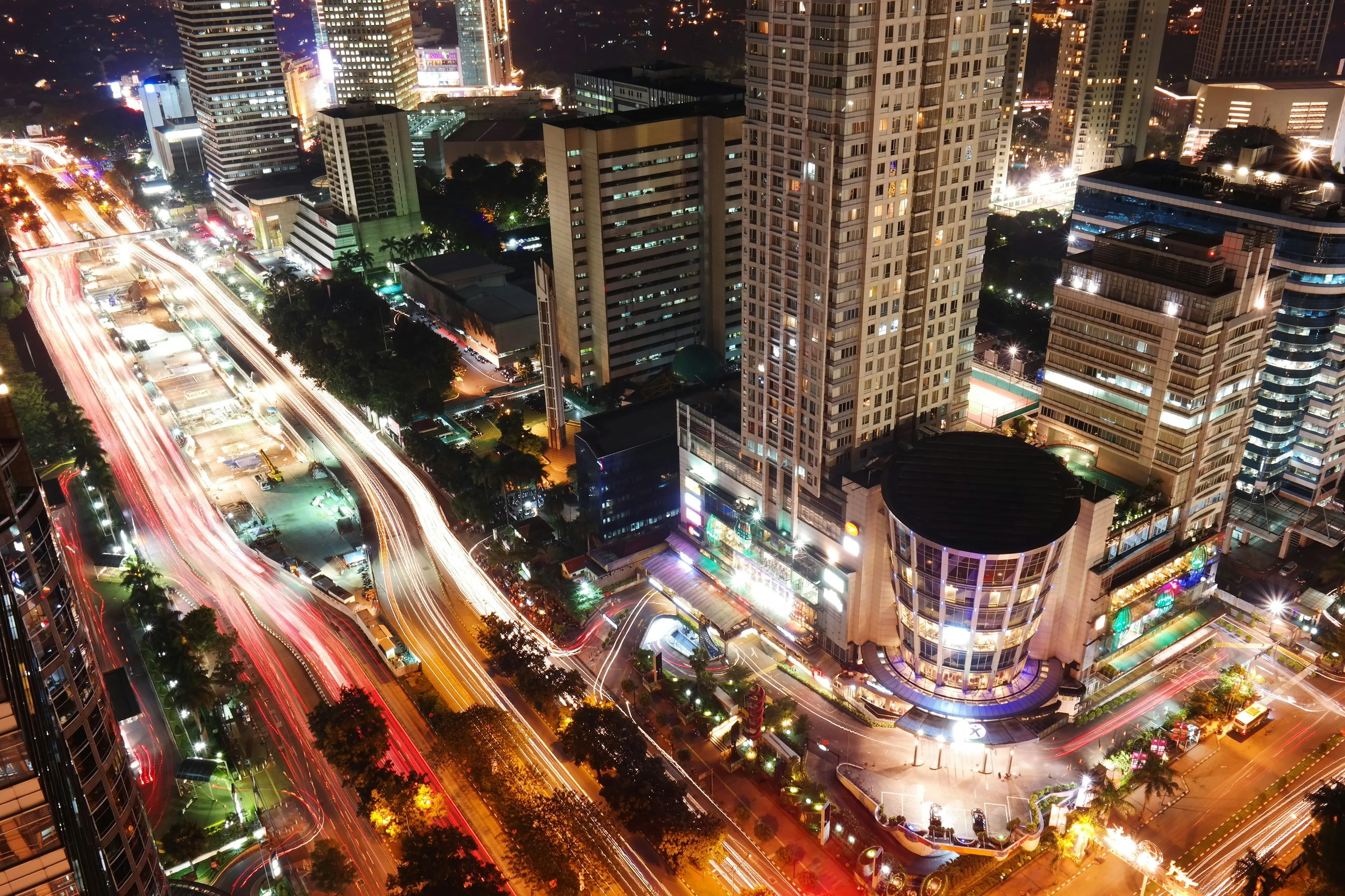 Exploring Jakarta's Nightlife: Safe and Luxurious Family Options