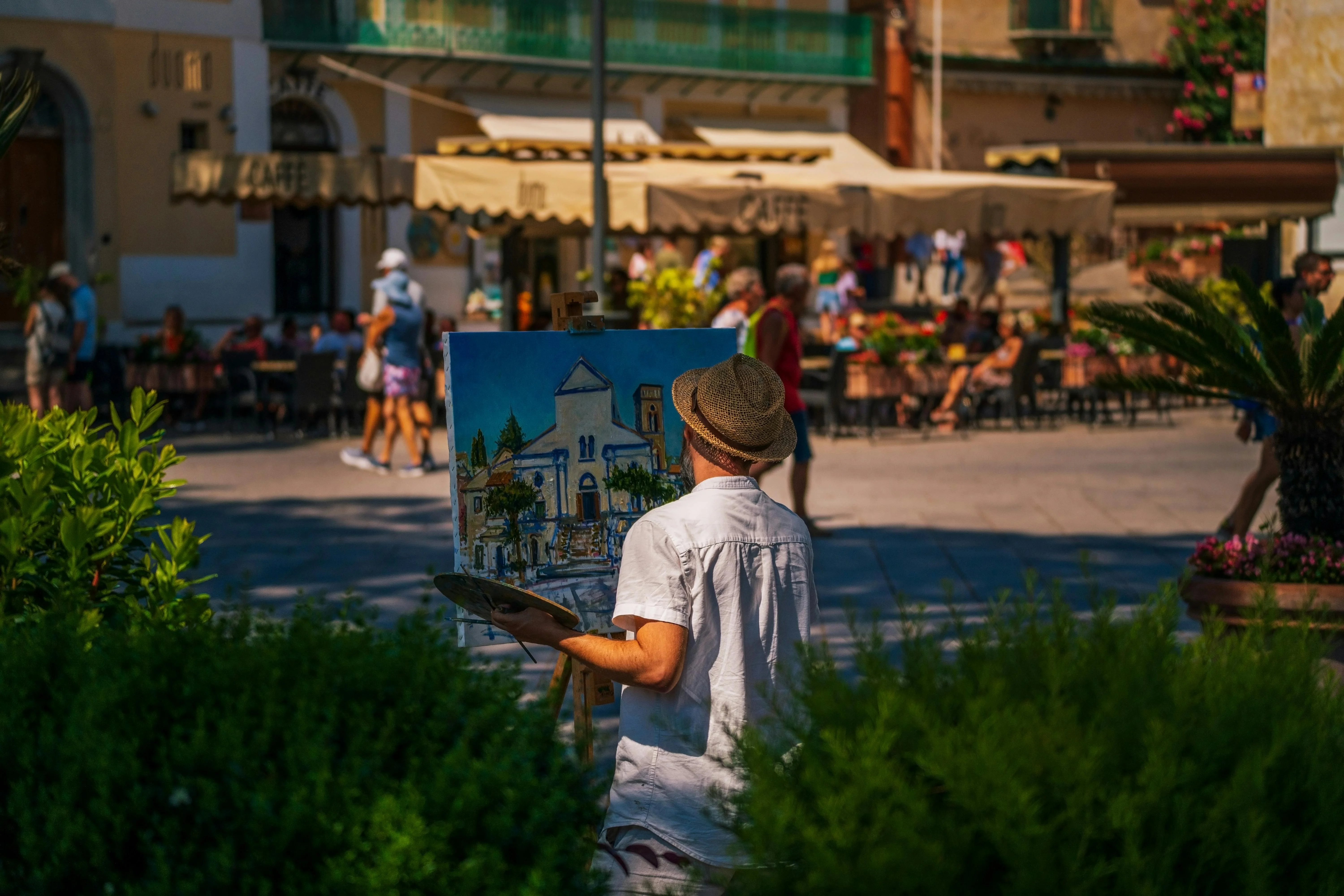 Italy's Hidden Art Spots: Discovering the Beachside Galleries of Naples Image 1