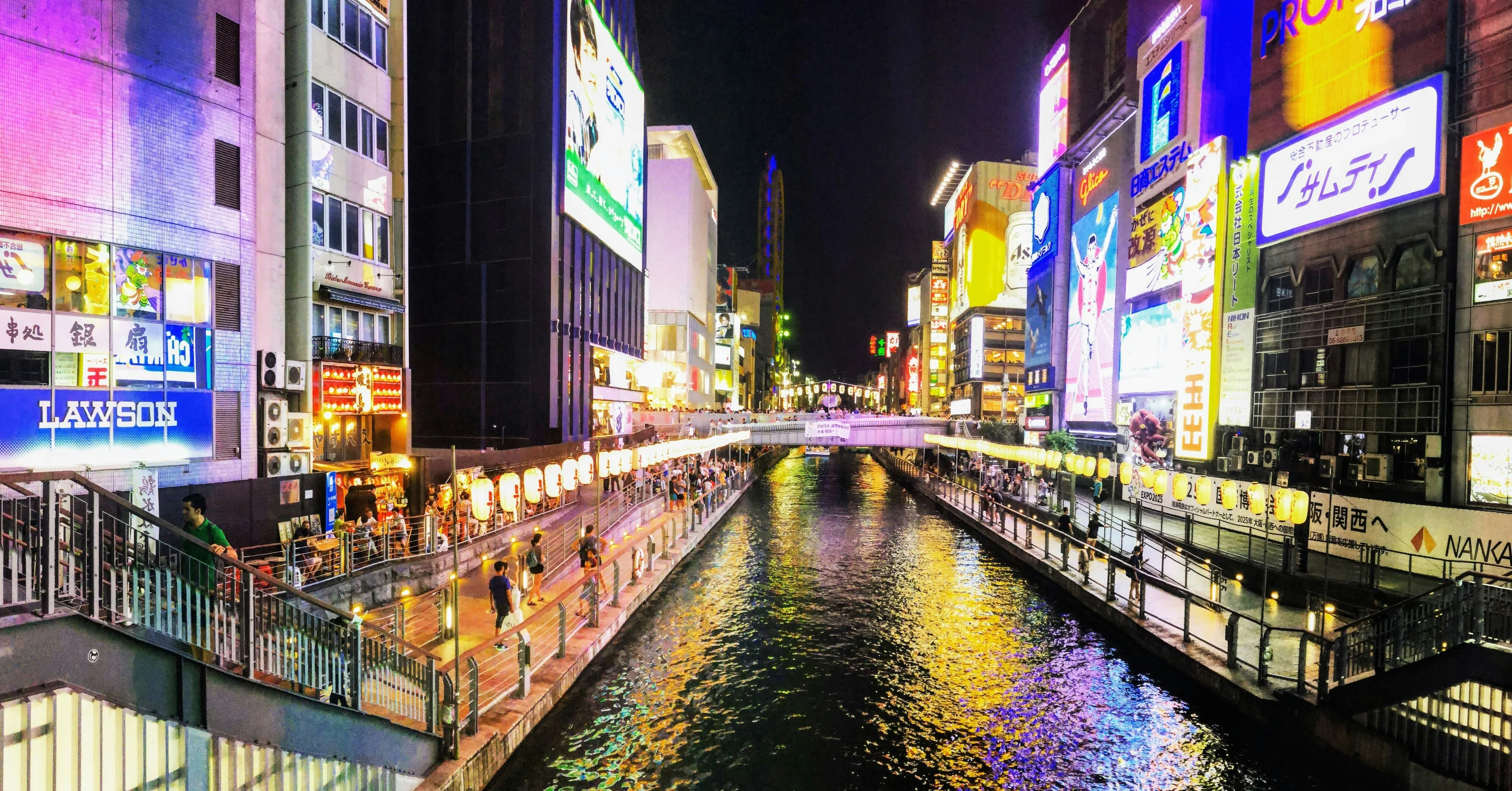 Night Prowess: Kayaking Through the Illuminated Dotonbori Image 1