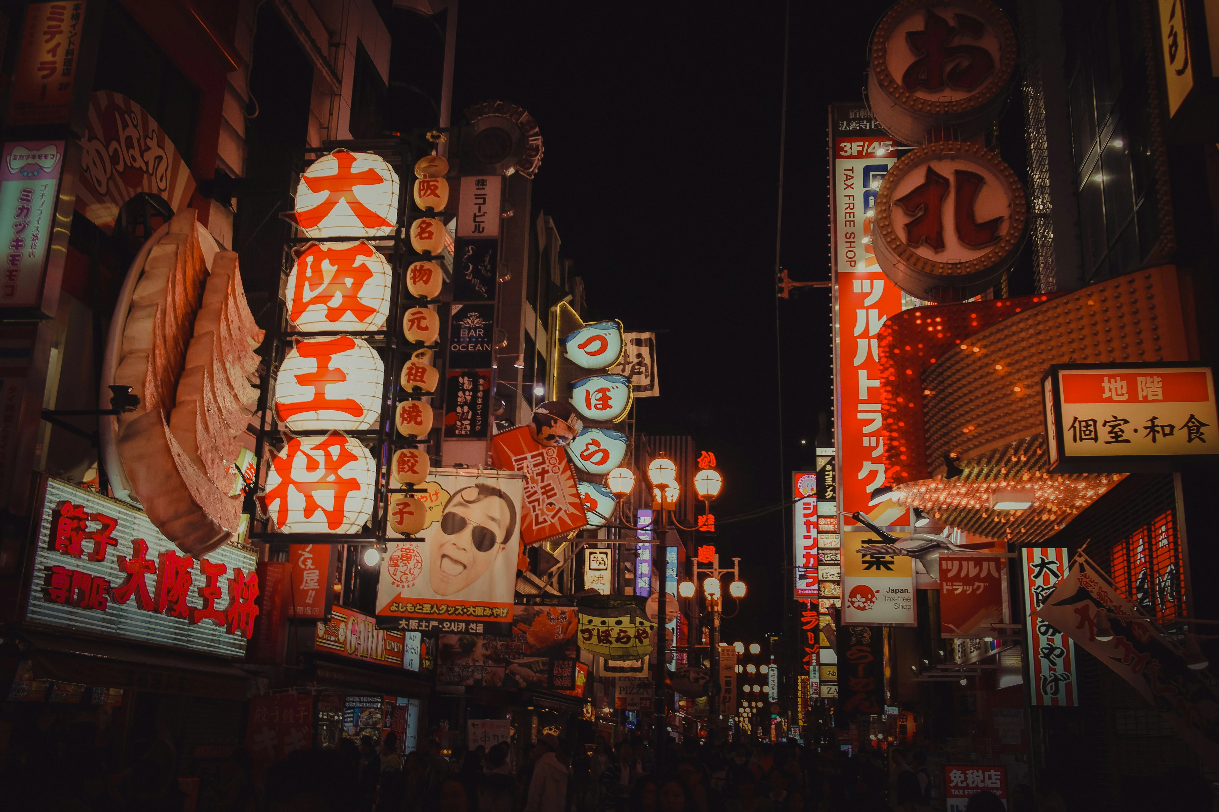 Night Prowess: Kayaking Through the Illuminated Dotonbori Image 2