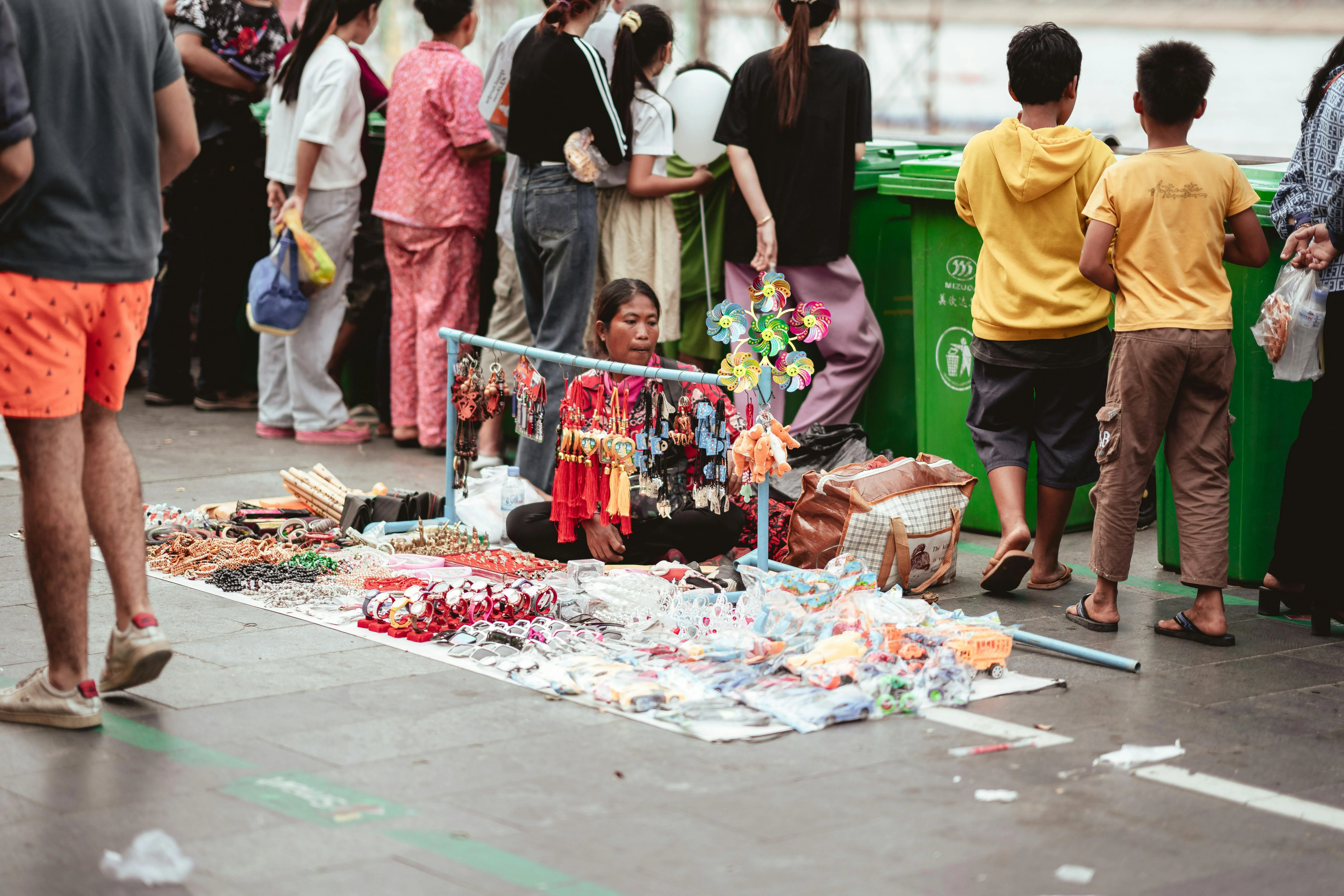 A Business Traveler's Guide to Phnom Penh's Weekend Markets: Shopping with Purpose Image 2