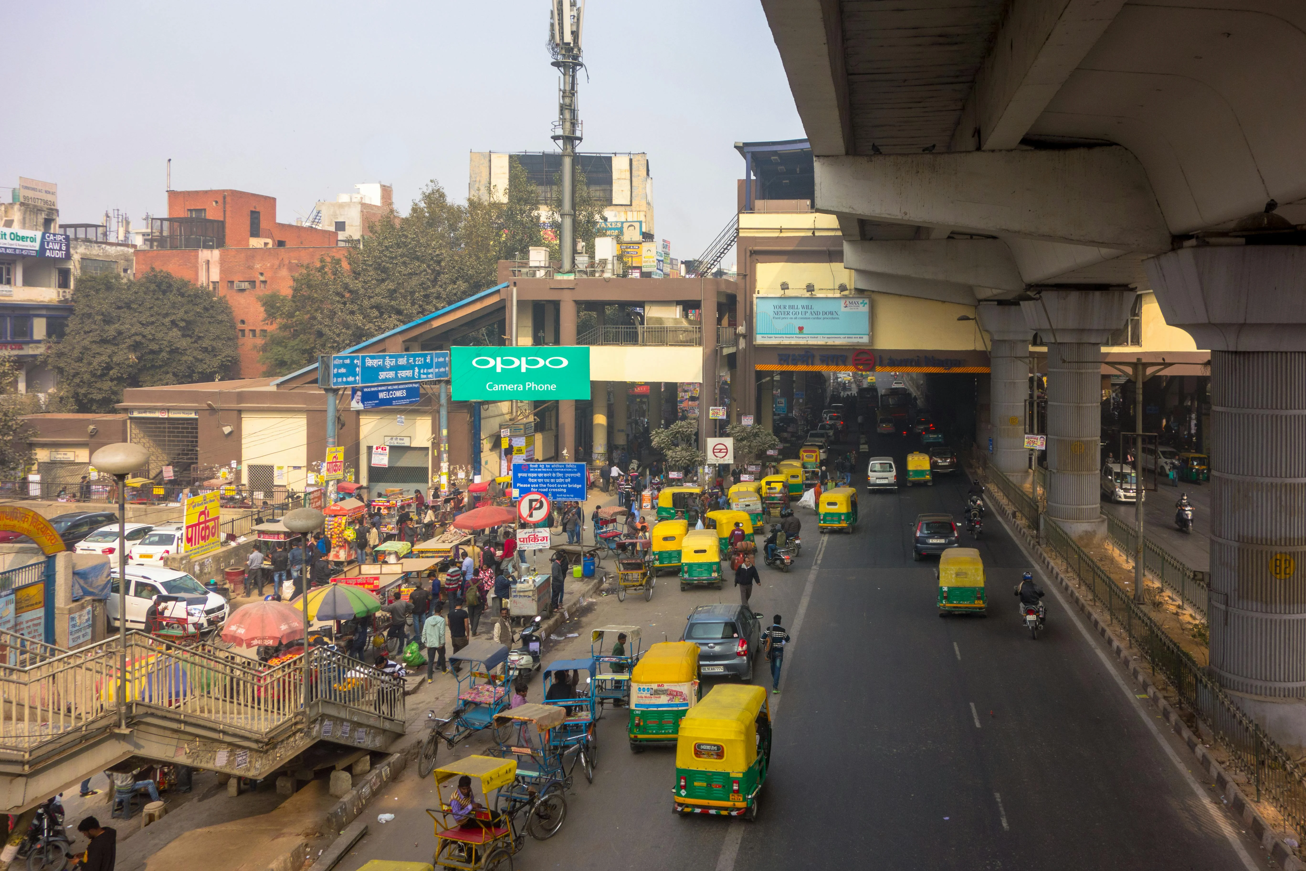 Rickshaw Shenanigans: Hilarious Budget Transport Hacks in New Delhi Image 2