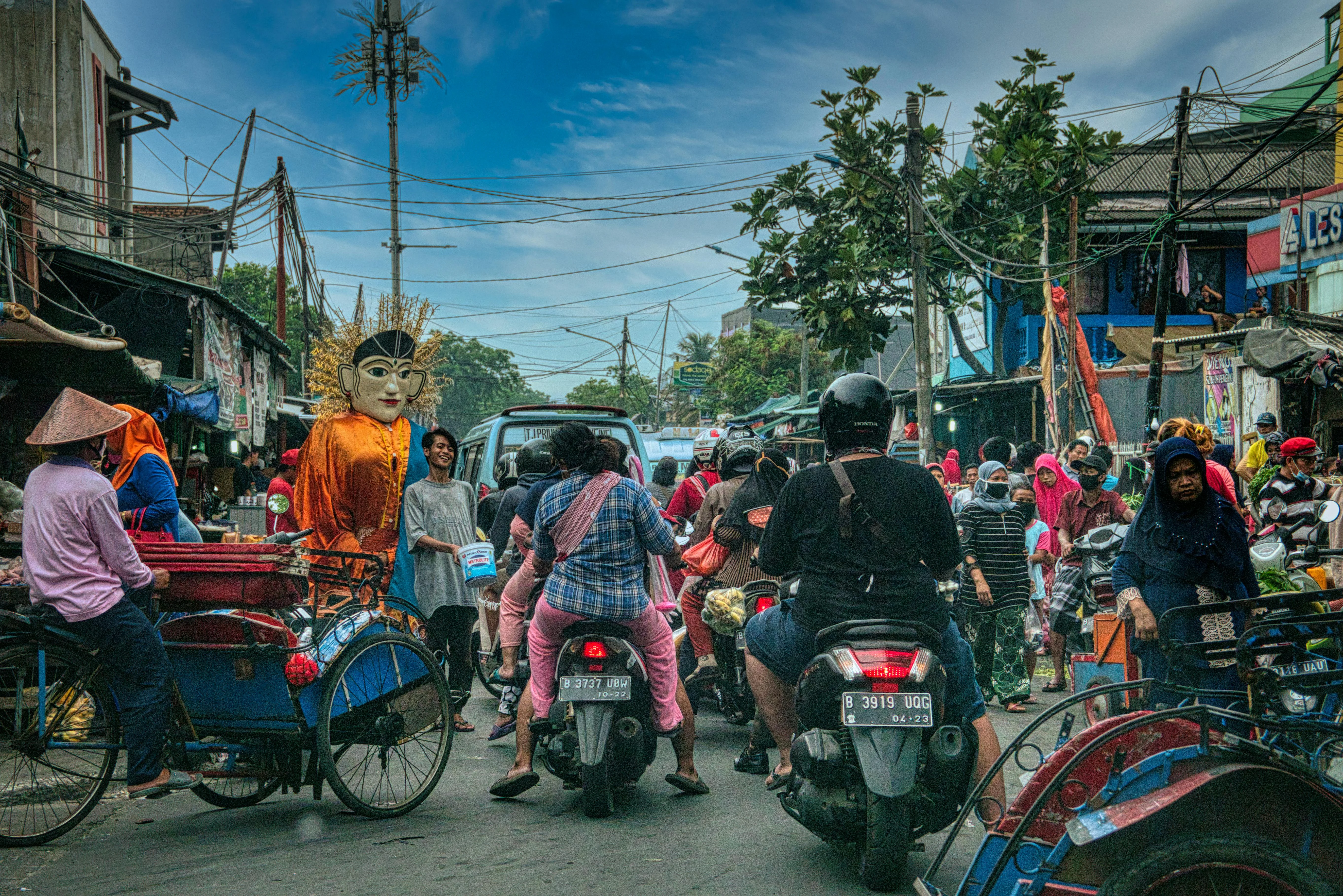 Exclusive Family Tours: Navigating Jakarta's Bustling Markets Image 3