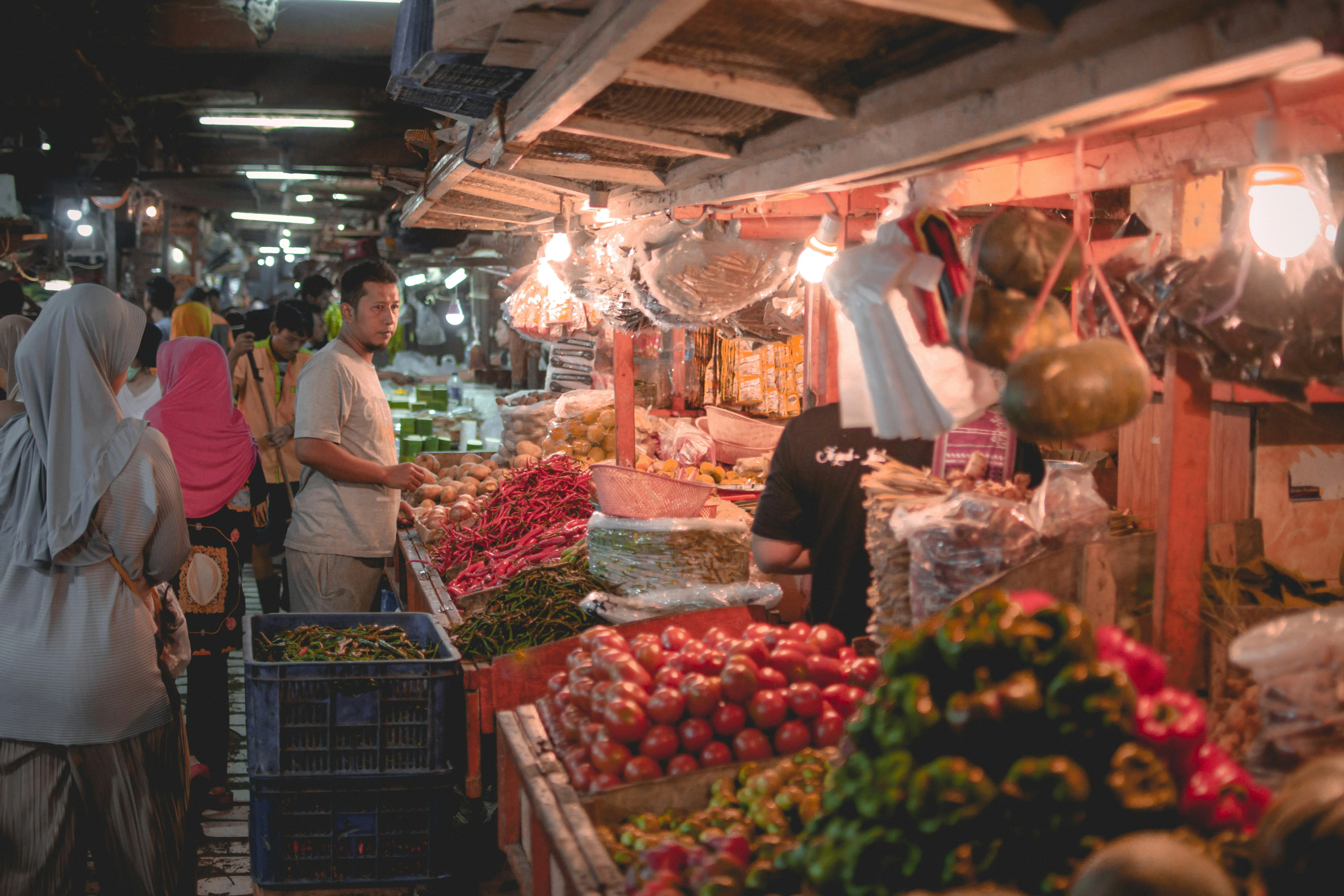 Exclusive Family Tours: Navigating Jakarta's Bustling Markets