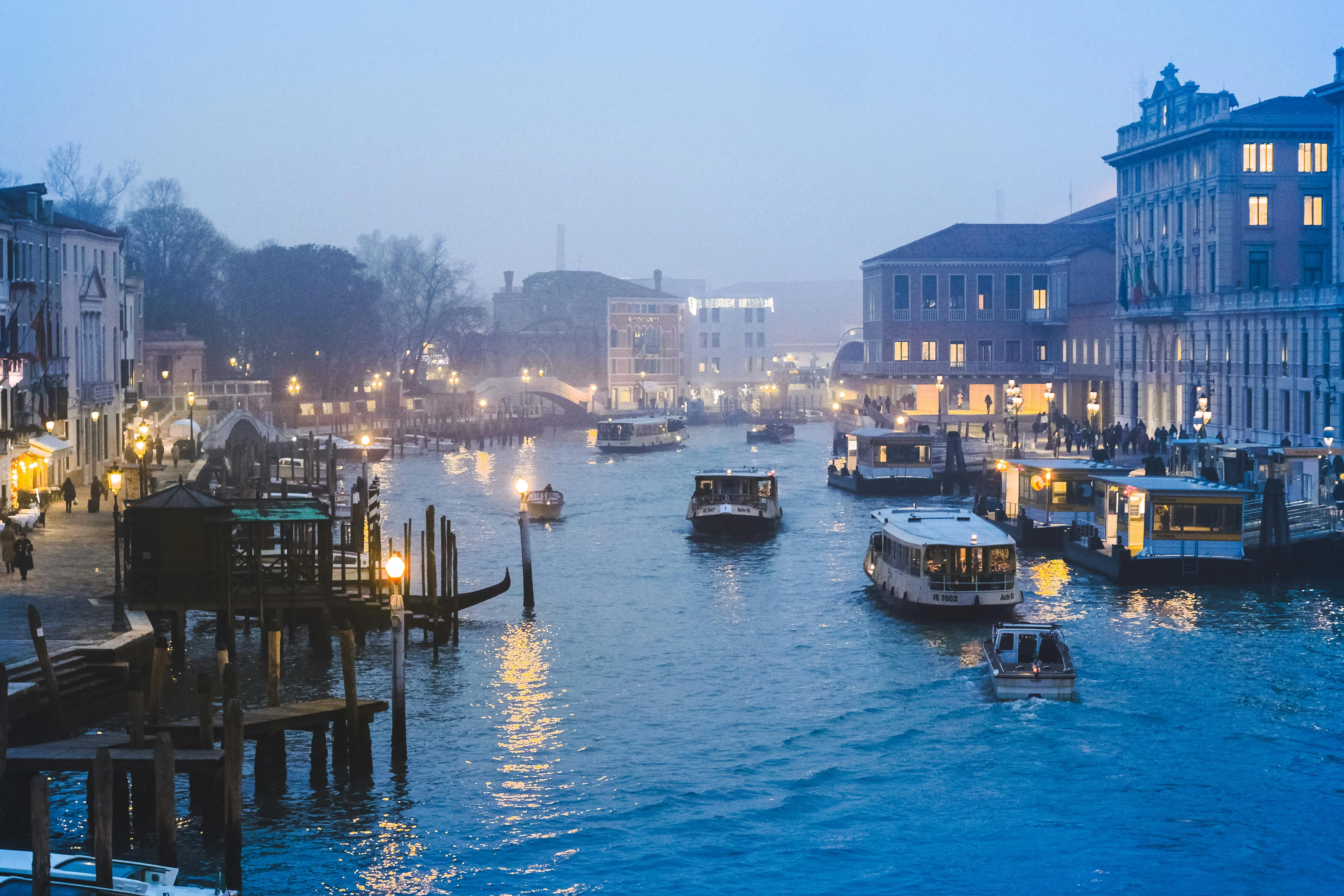 Venetian Vibes: Capturing the Twilight Magic of Gondola Rides