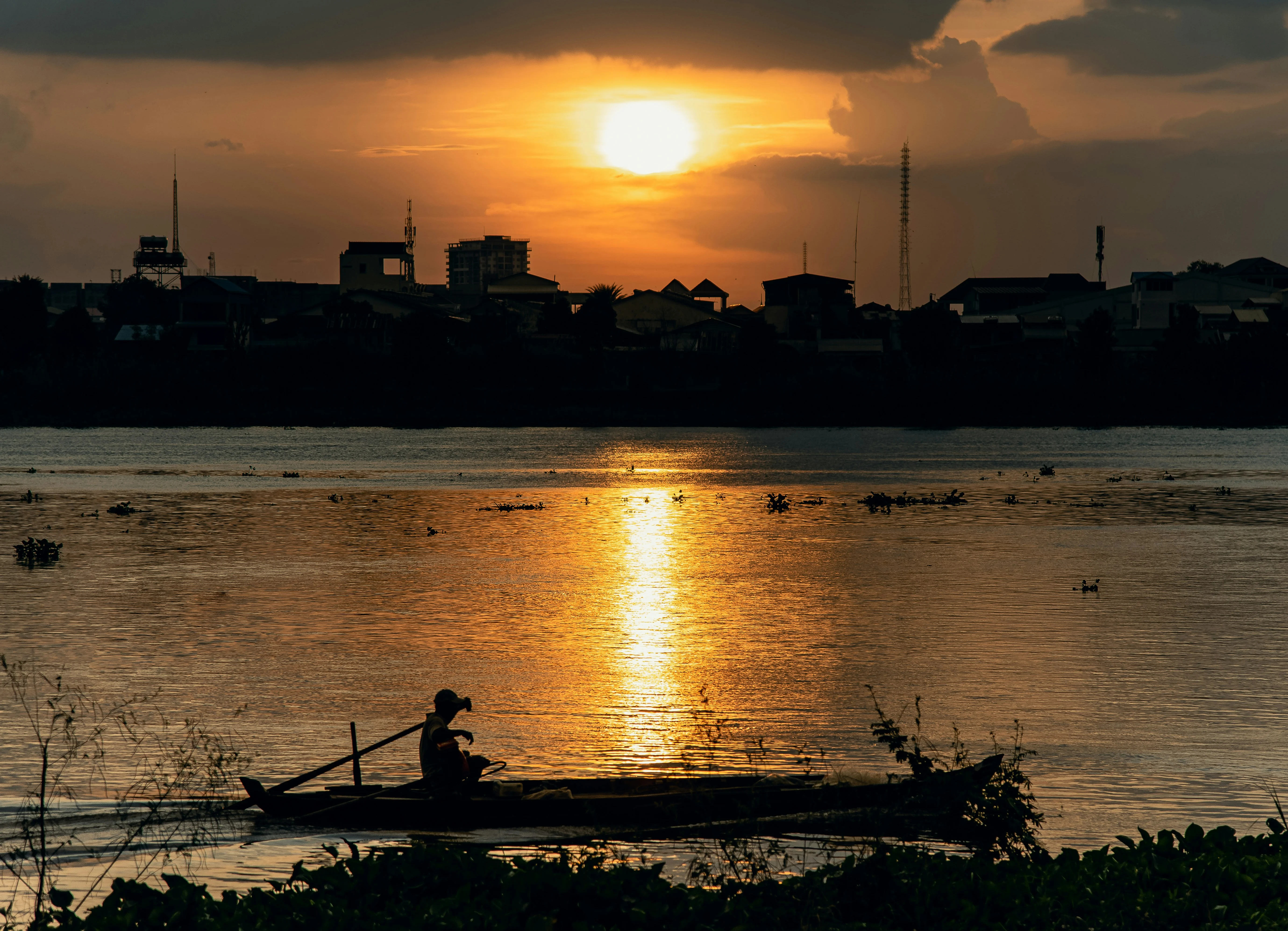 Evening Strolls and Networking: Exploring Phnom Penh's Nightlife from a Backpacker's Perspective Image 1