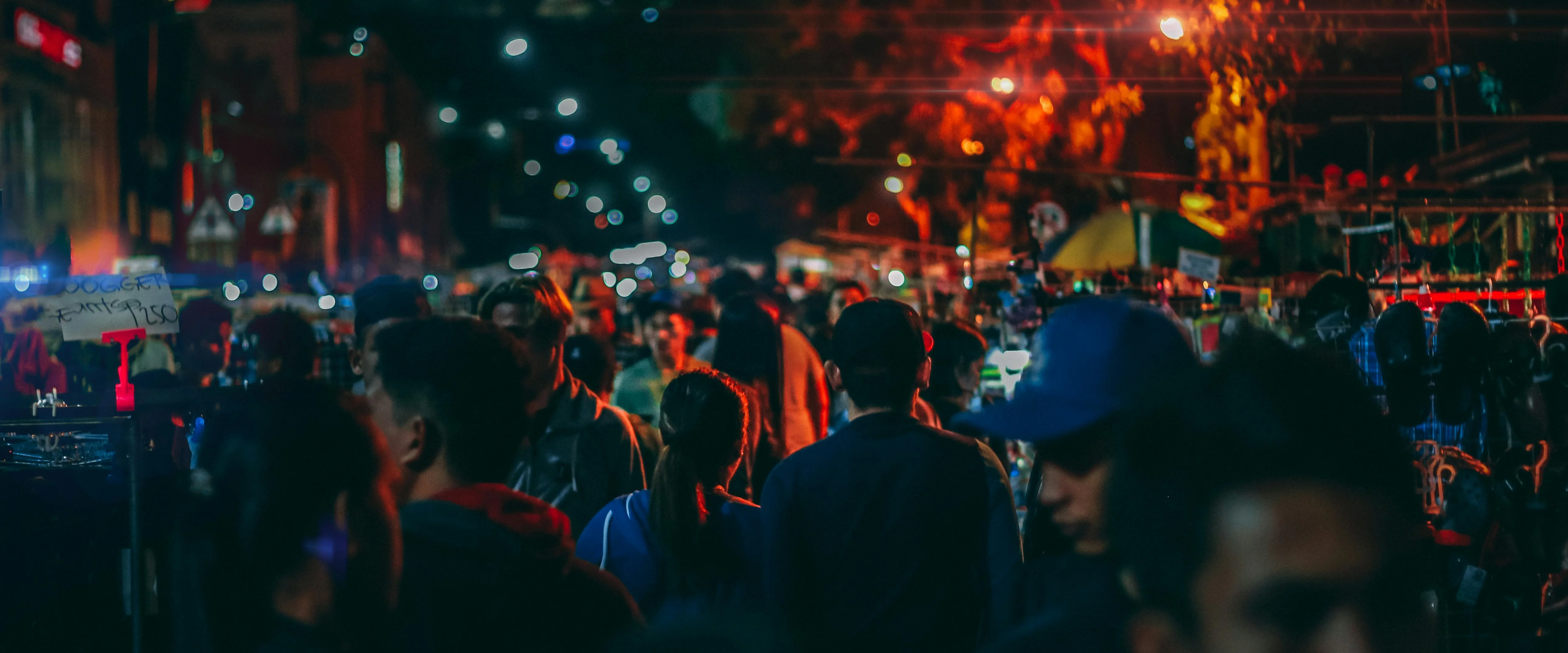 Evening Strolls and Networking: Exploring Phnom Penh's Nightlife from a Backpacker's Perspective Image 3