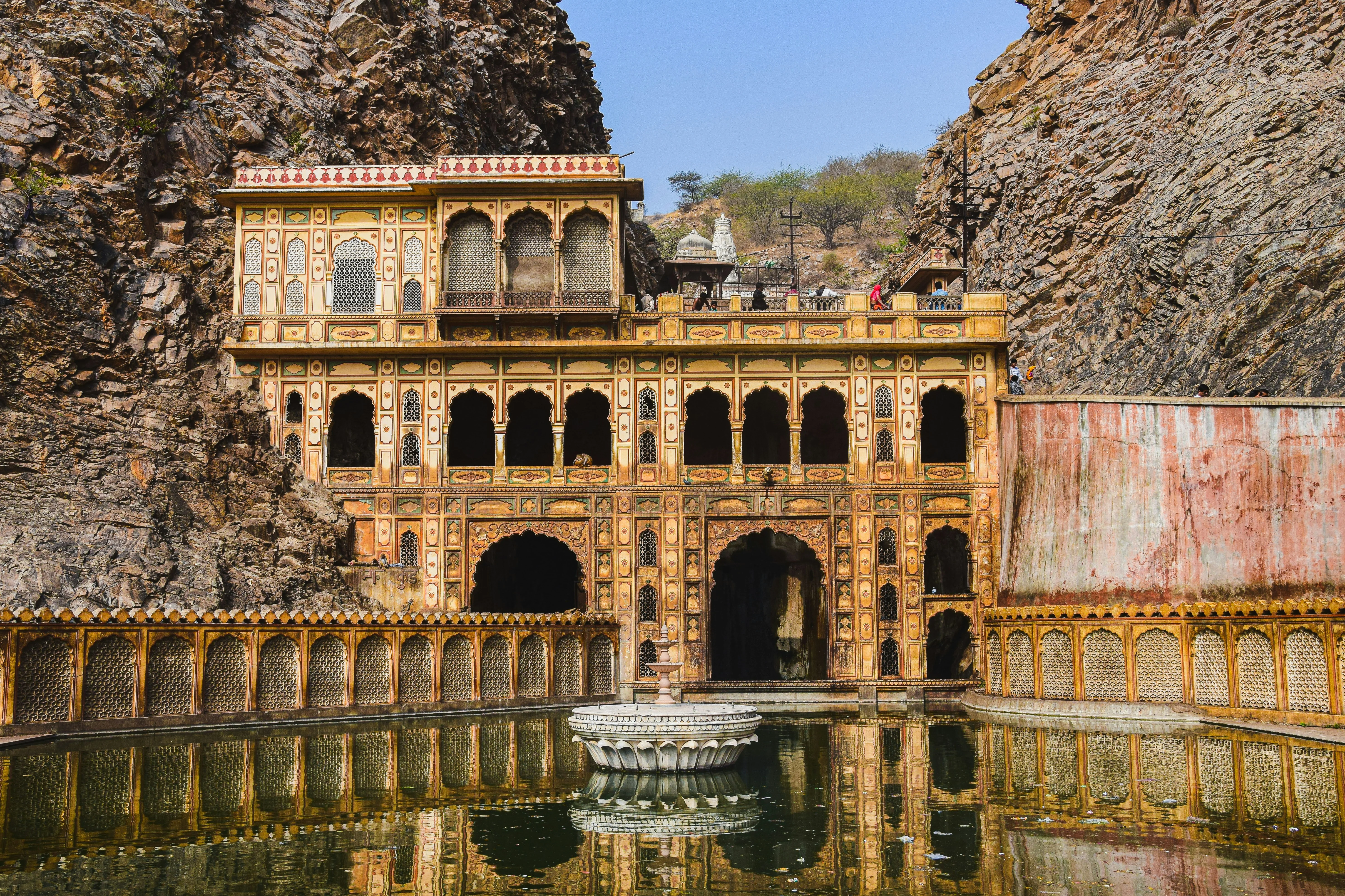 Scenic Spots Beyond the City: Day Trips from Jaipur for Solo Travelers with Pets