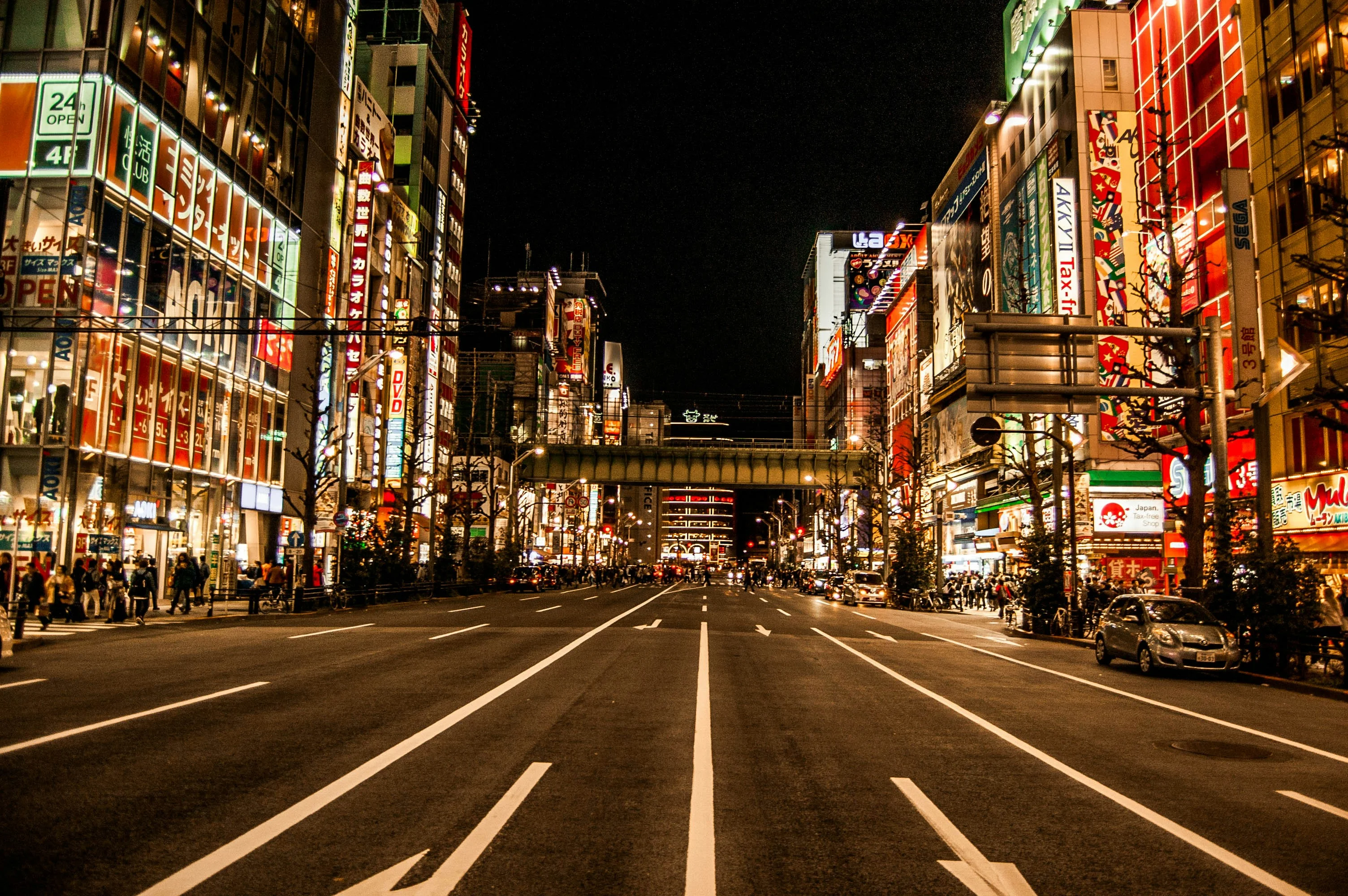 Exploring Tokyo's Neighborhoods: An Accessible Traveler's Guide to Quirky Districts Image 1