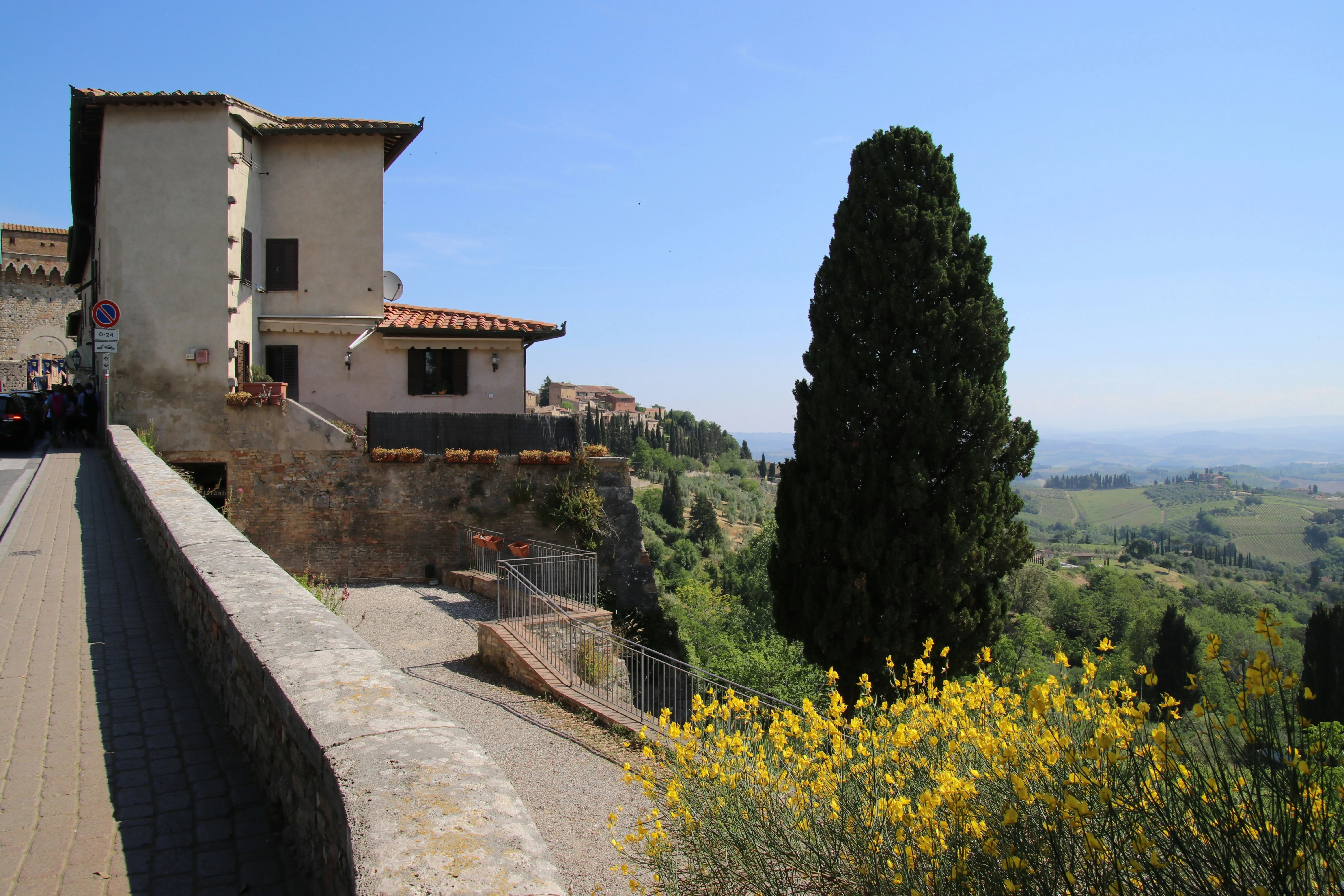 Artisanal Traditions in Tuscany: Crafting a Relaxing Getaway Image 3