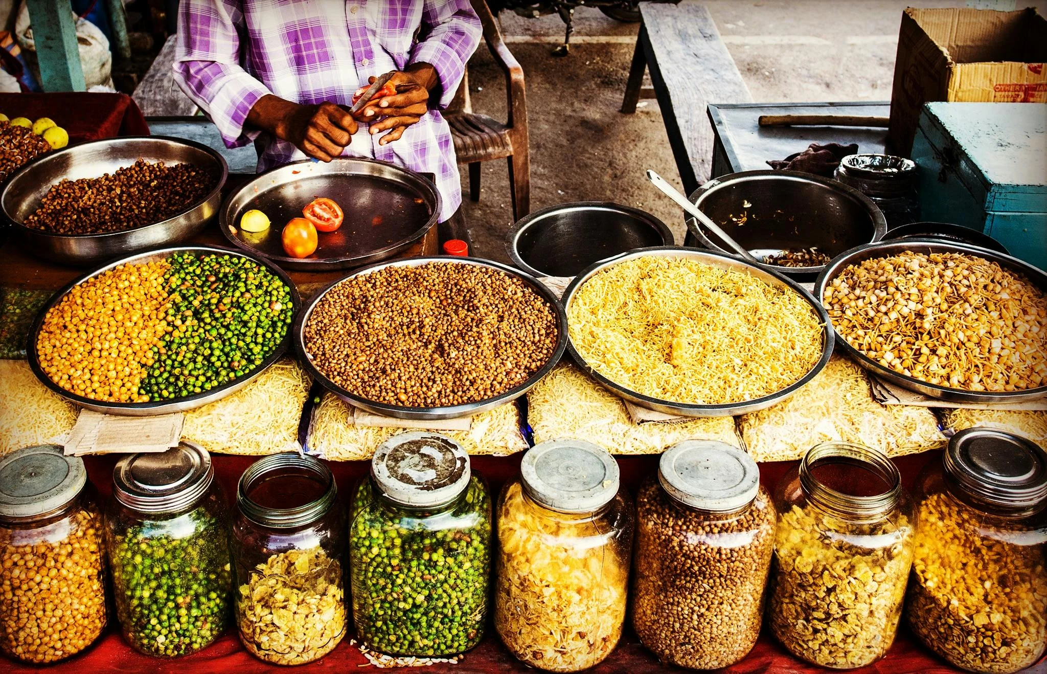 Chow Down Cheaply: The Ultimate Budget Guide to Delhi's Foodie Scene Image 1