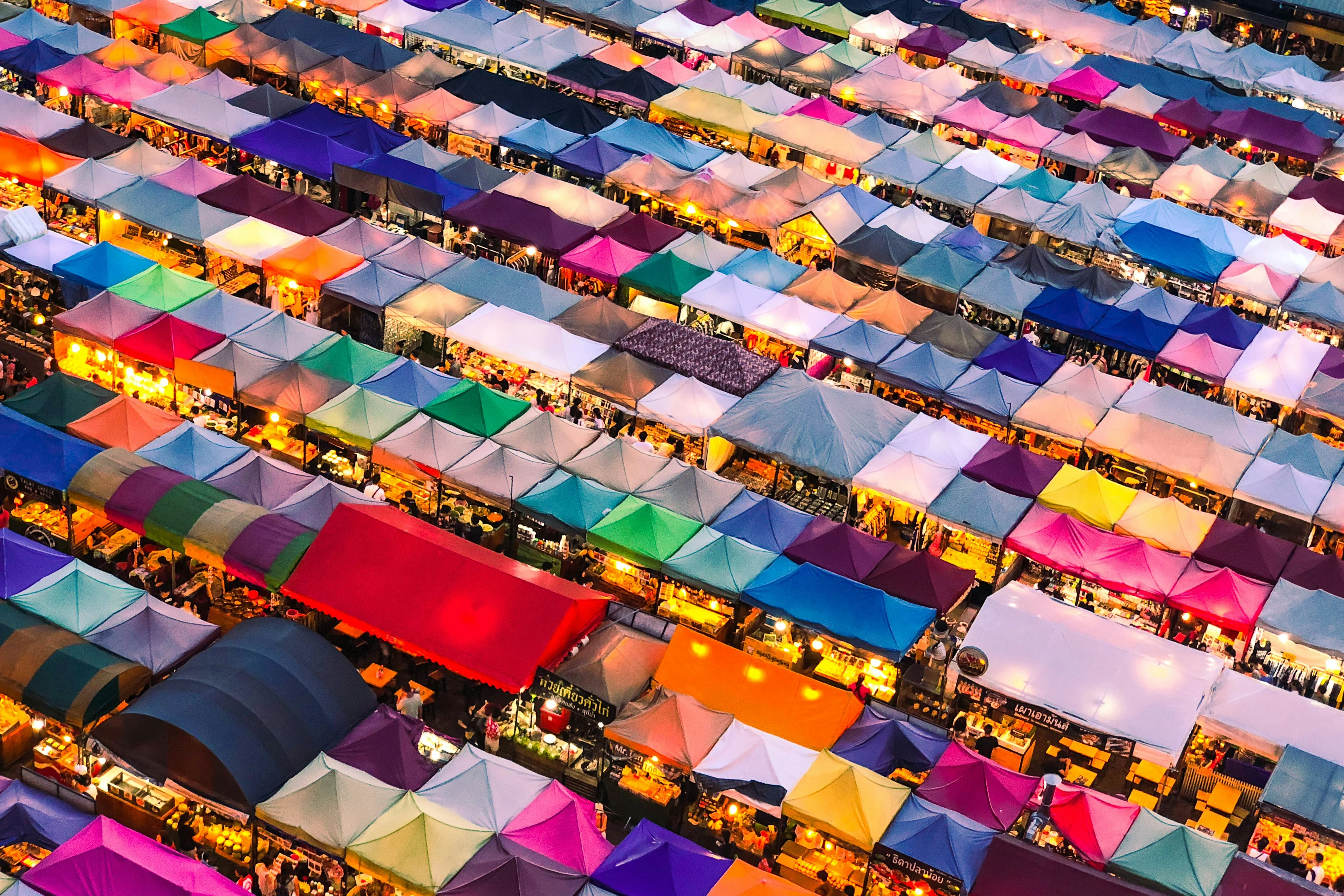 Bangkok's Vibrant Markets: Accessible Shopping for Budget Travelers