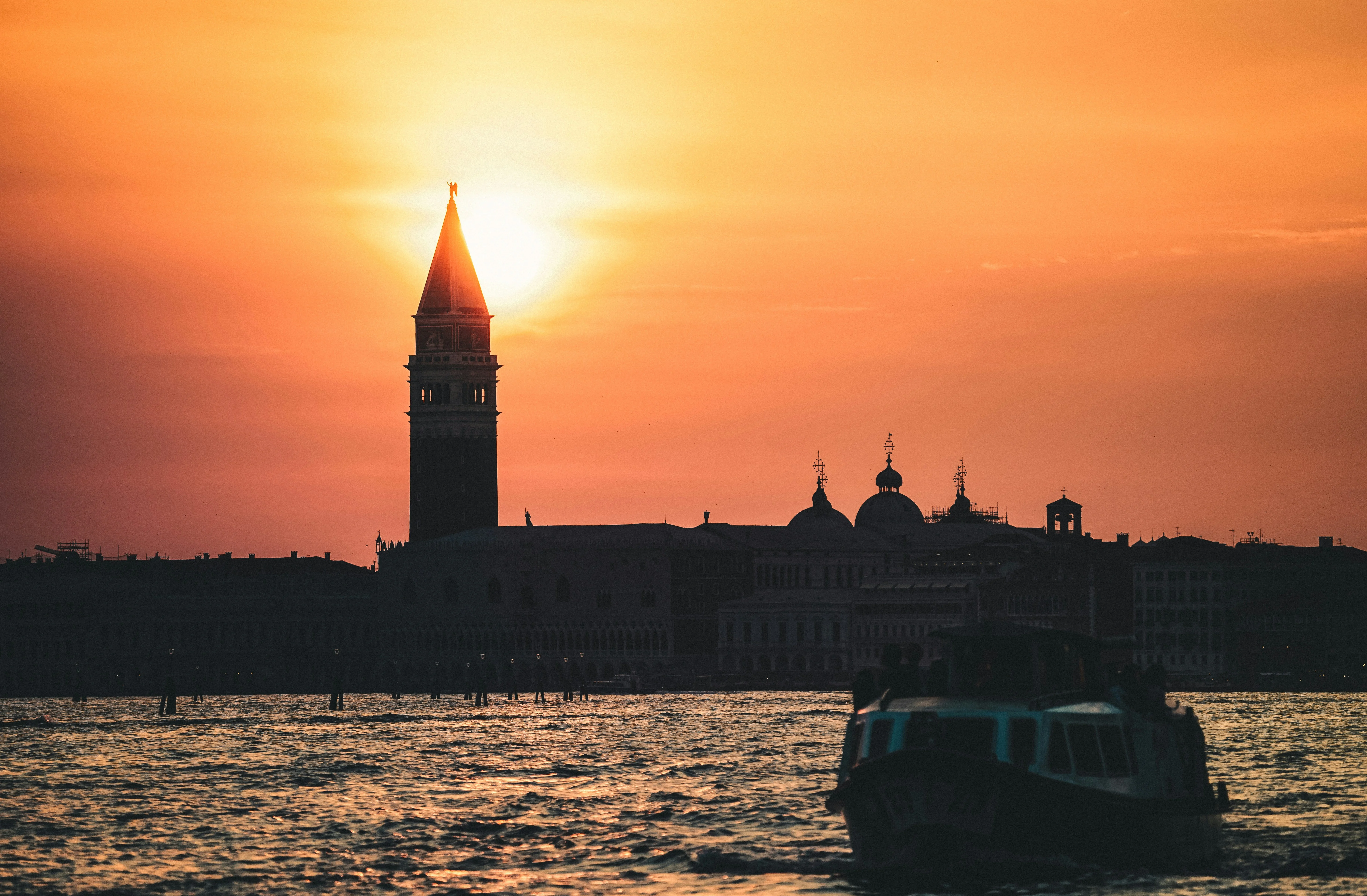 Romance on the Water: The Ultimate Couple's Weekend in Venice Image 3