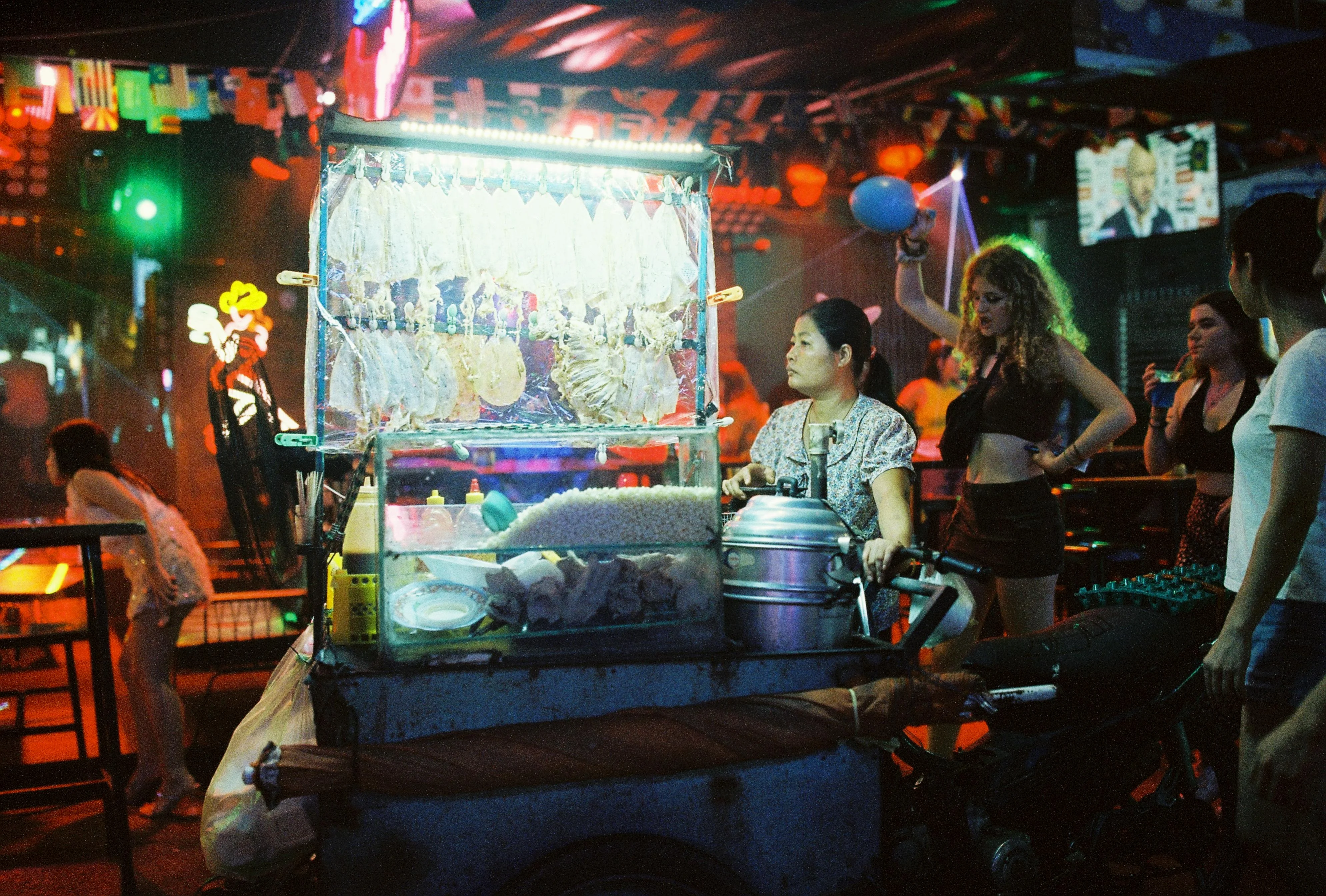 Night Markets of Saigon: Ethical Shopping and Authentic Local Cuisine Image 1