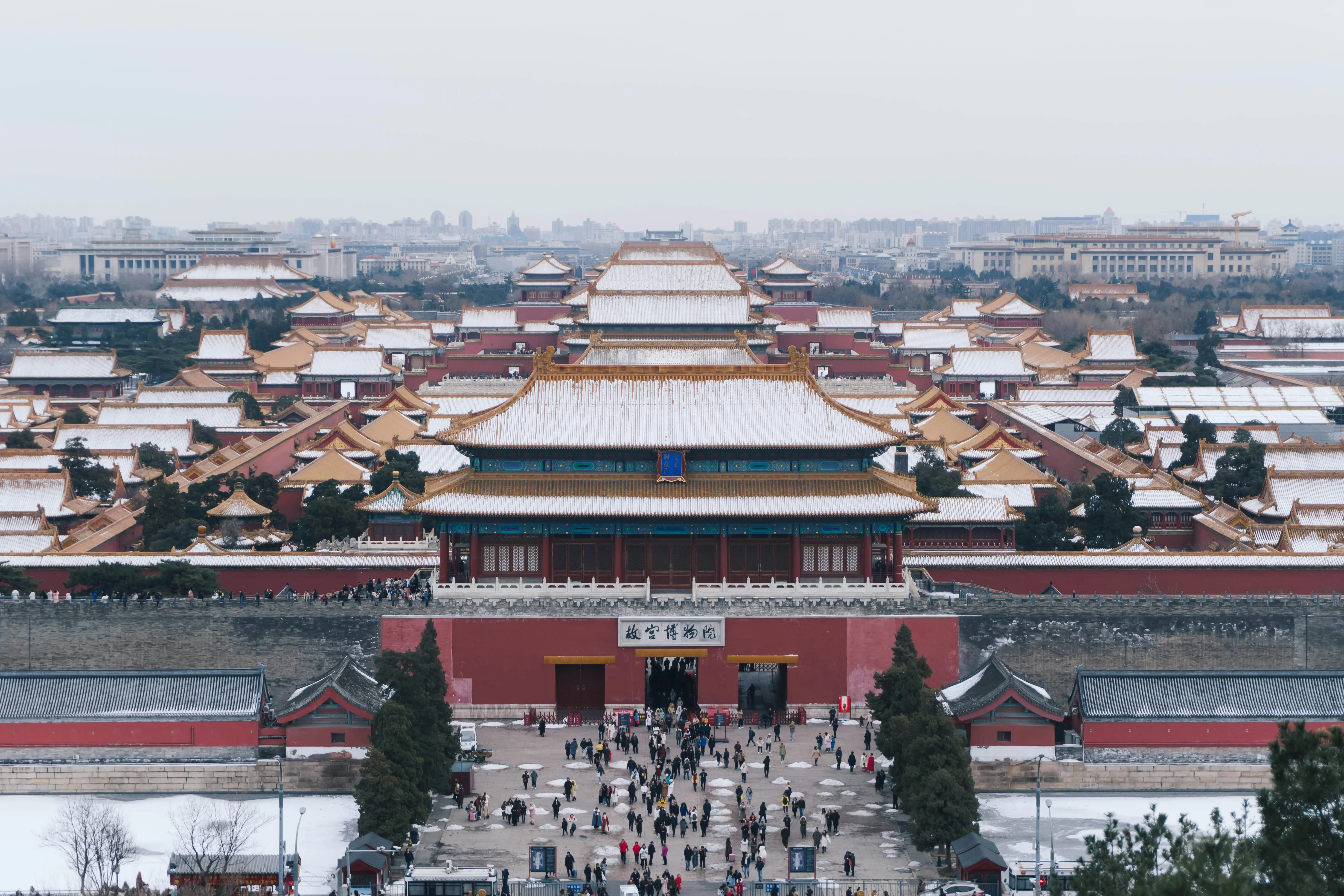 Whispered Wishes: Romantic Moments at Beijing's Ancient Walls