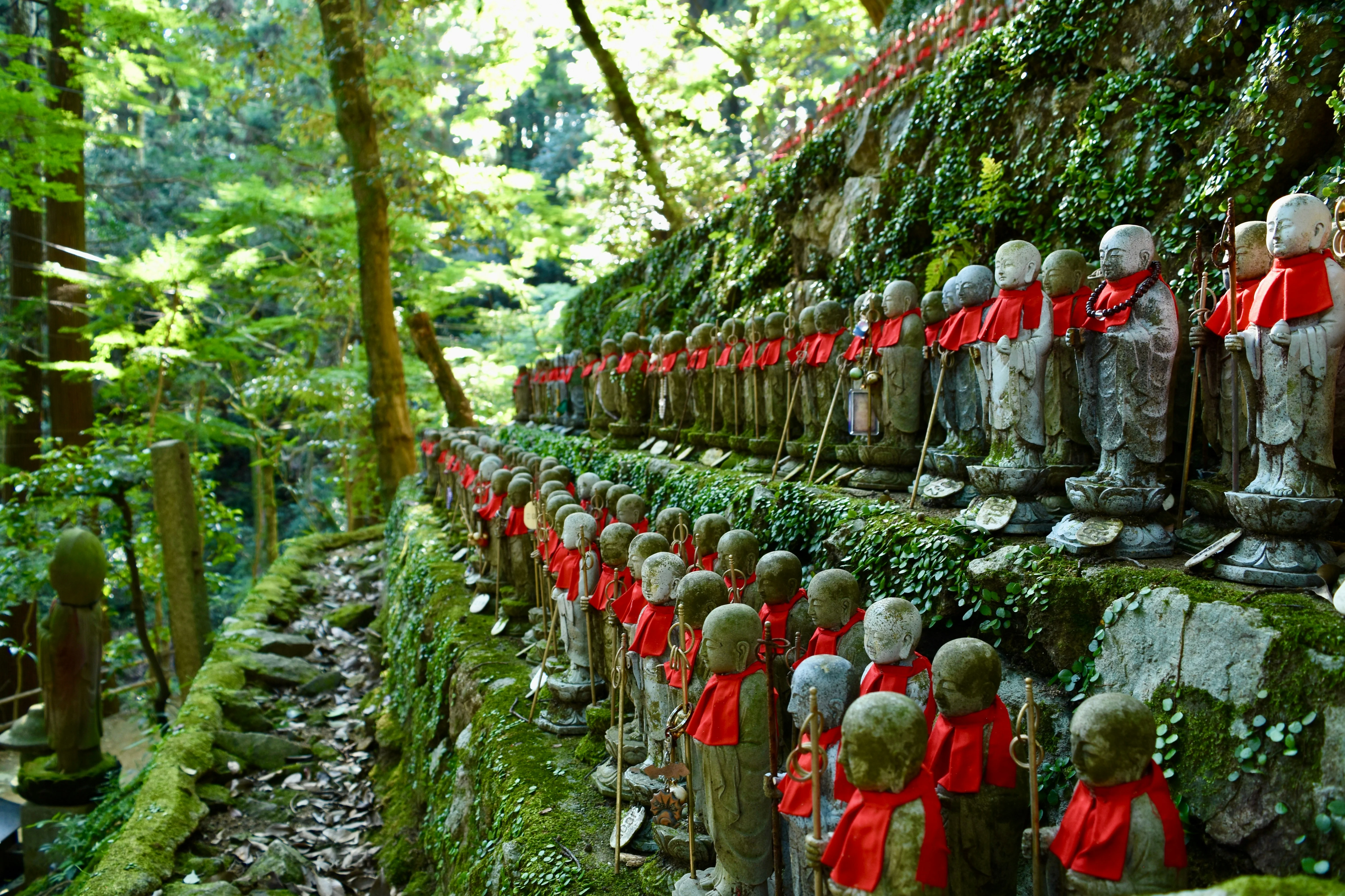 Green Oasis: Rejuvenating at Himeji's Tranquil Temple Gardens Image 2