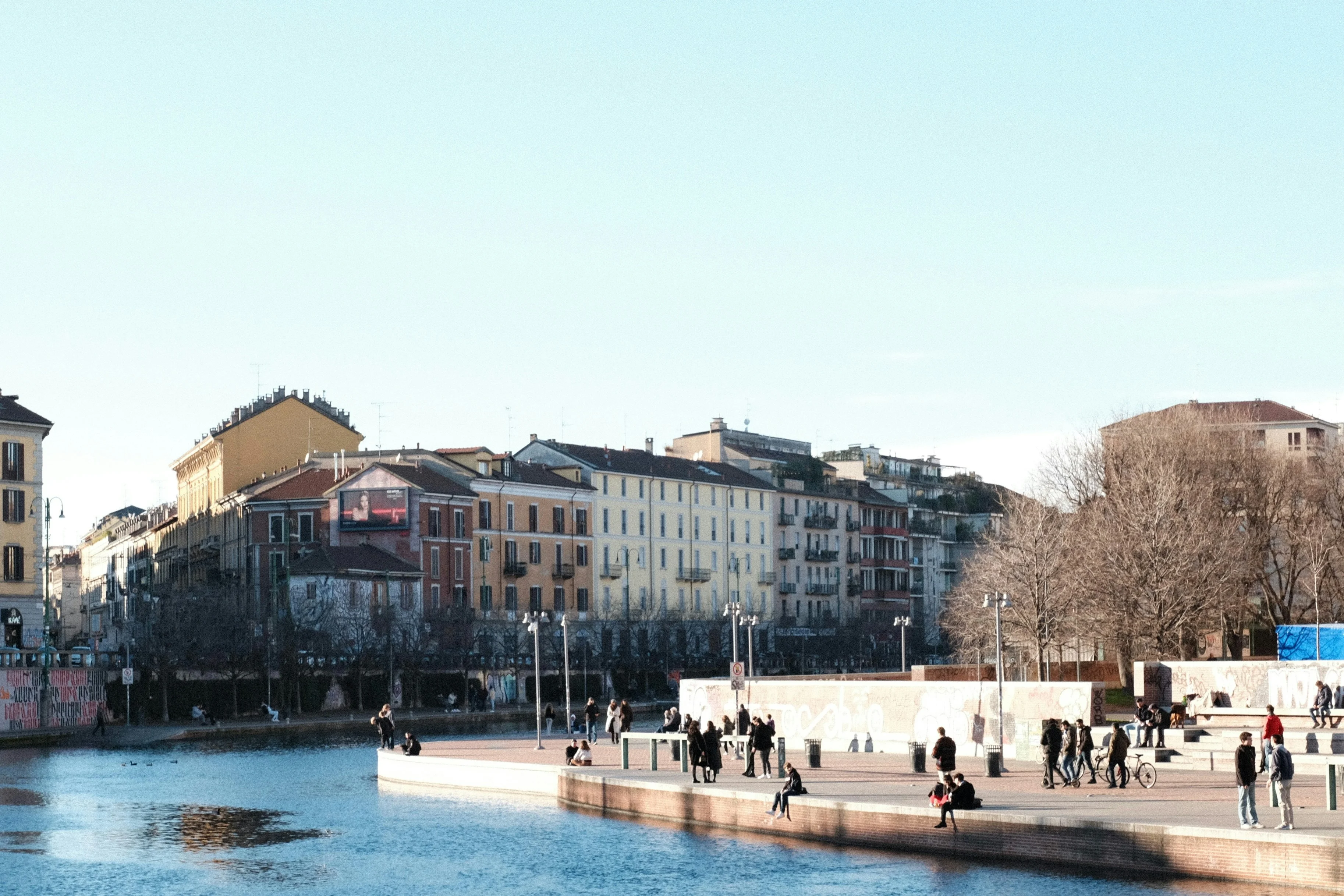 From Canals to Toasts: Romantic Boat Rides and Wine Tasting Around Milan Image 1