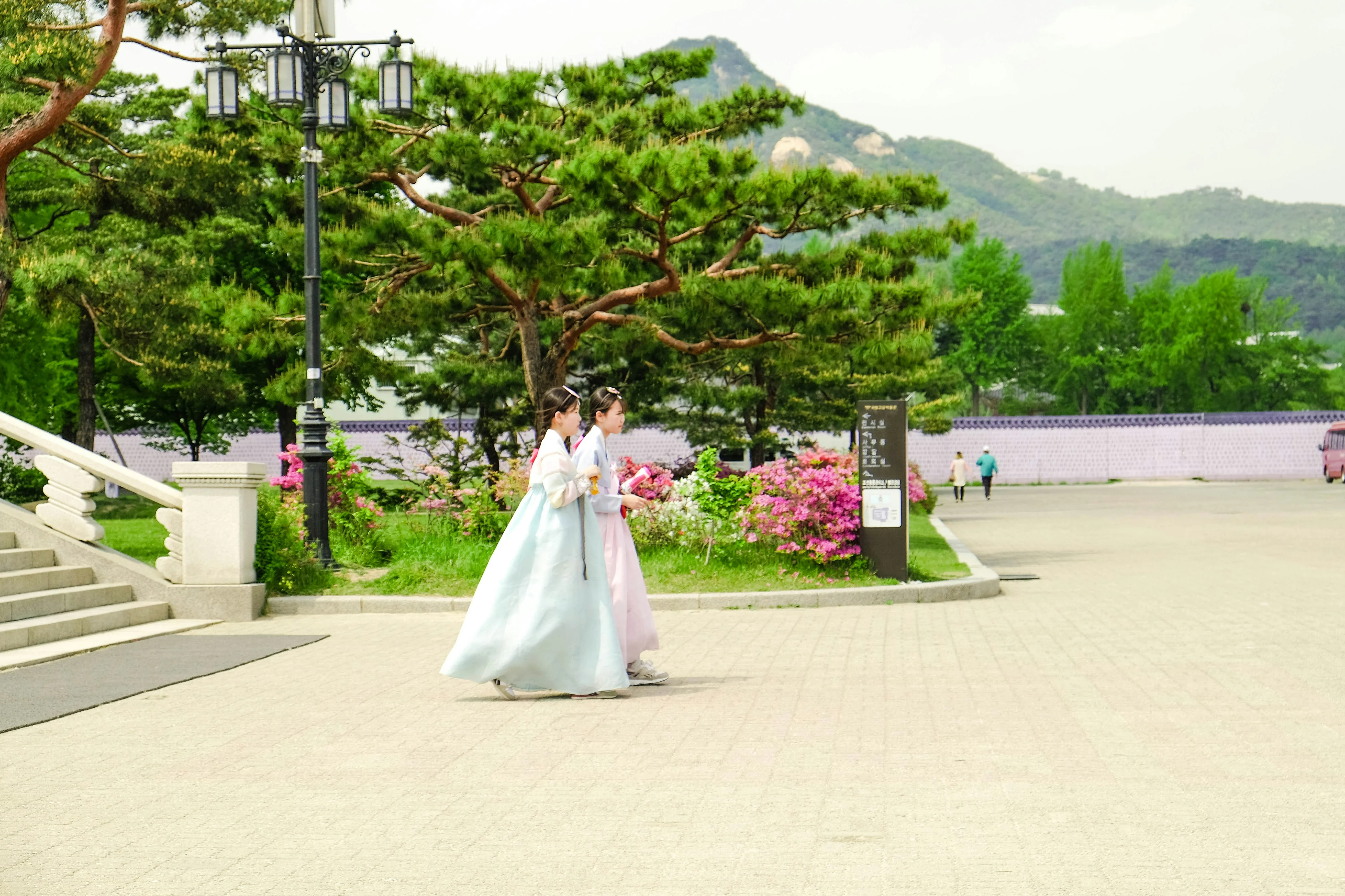 Traditional Meets Modern: Exploring Disabled-Friendly Hanbok Experiences Image 3