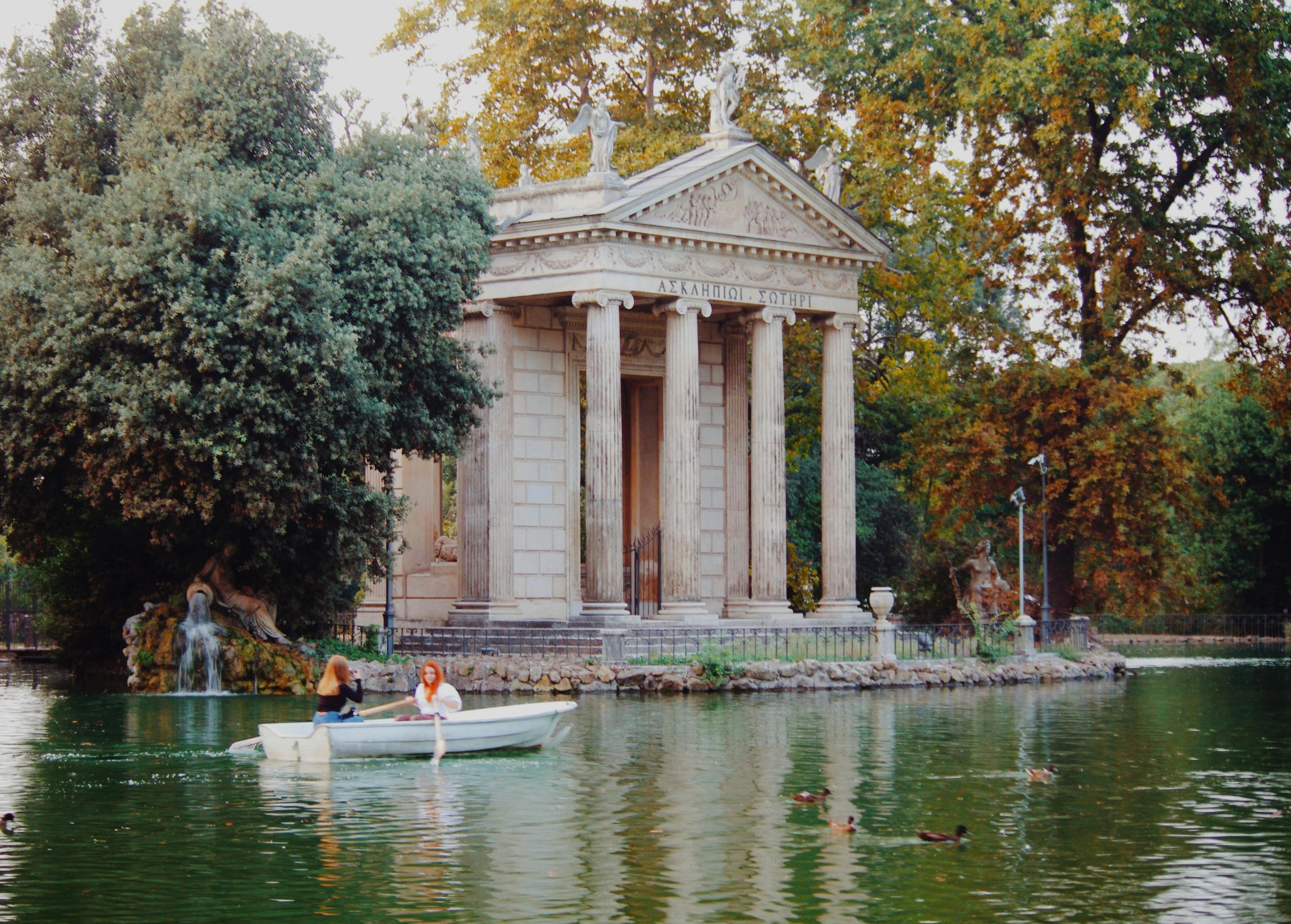 Courting Under Colosseum Shadows: Uncommon Picnic Spots in Rome Image 2