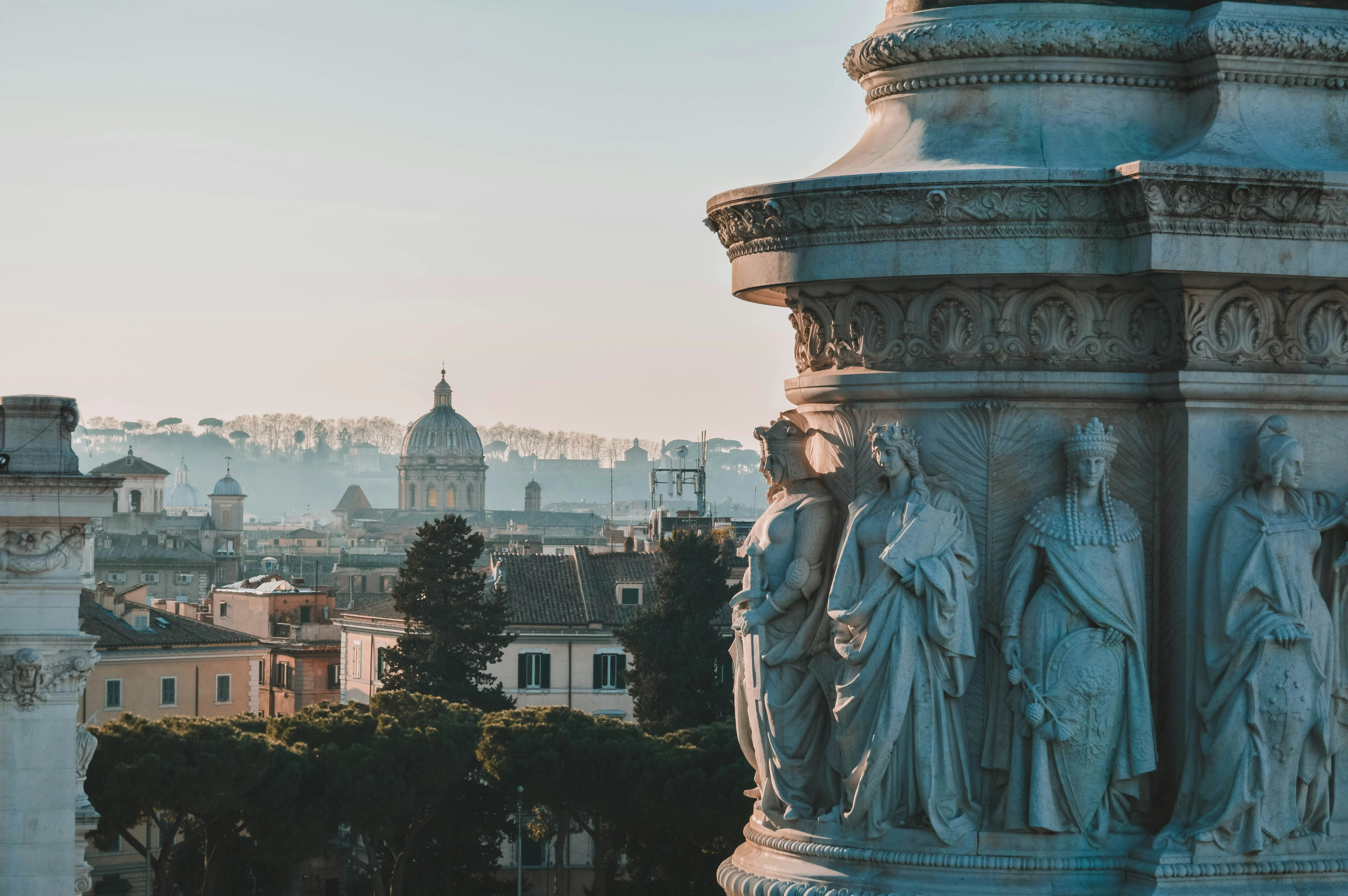 Courting Under Colosseum Shadows: Uncommon Picnic Spots in Rome Image 3