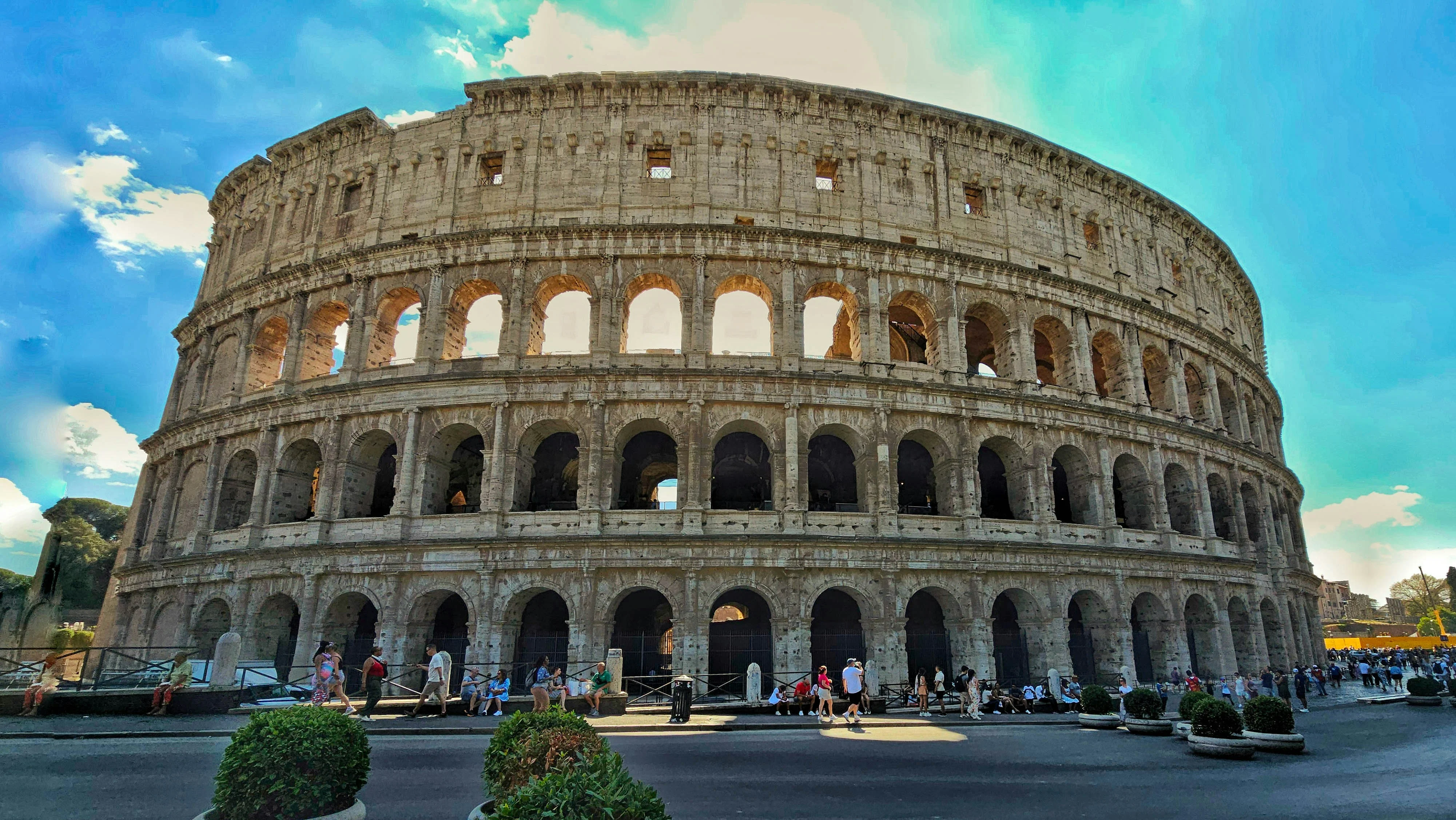 Courting Under Colosseum Shadows: Uncommon Picnic Spots in Rome