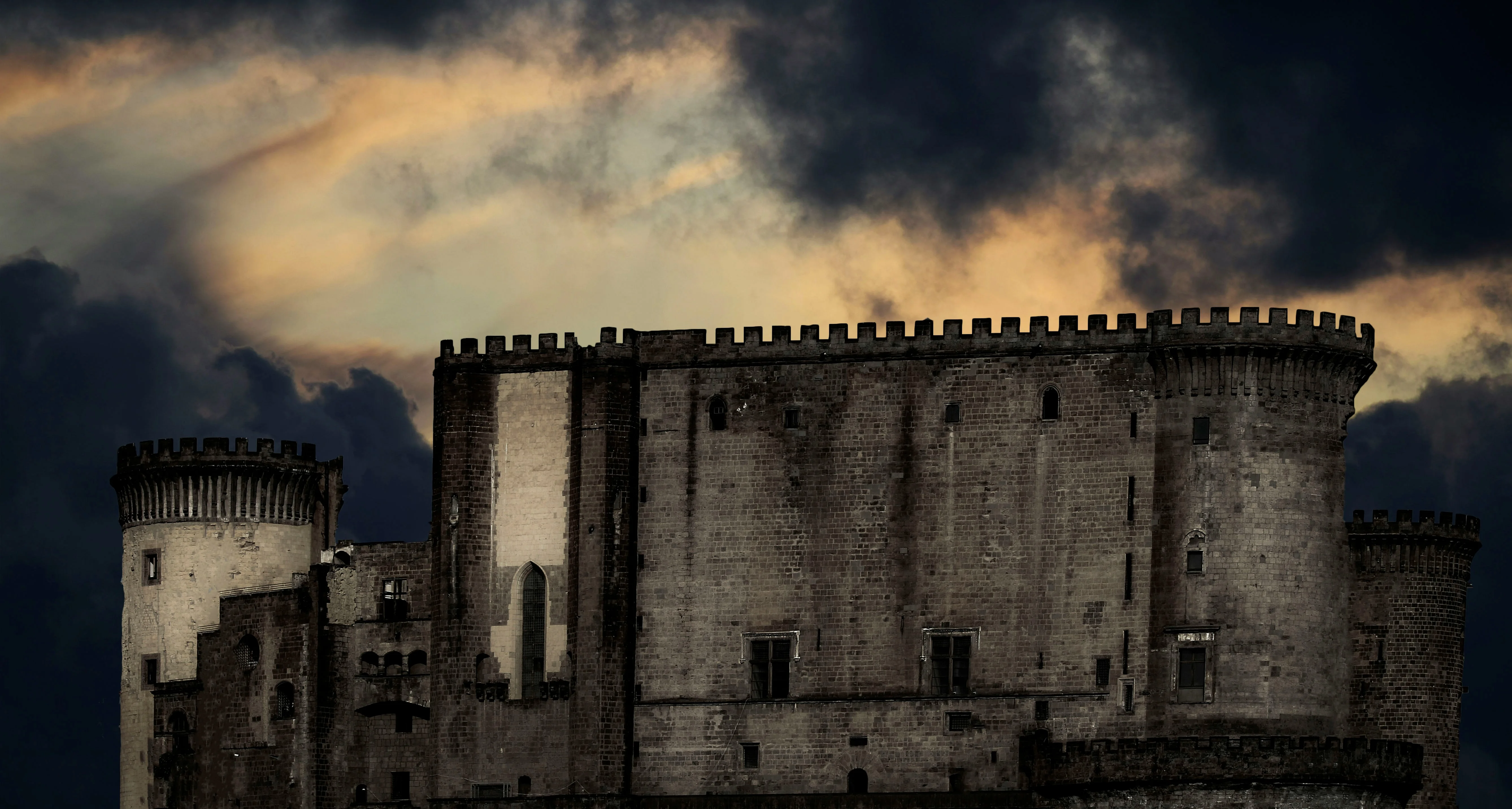 Nightfall in Naples: Exploring Enchantingly Edgy Romantic Spots Image 3