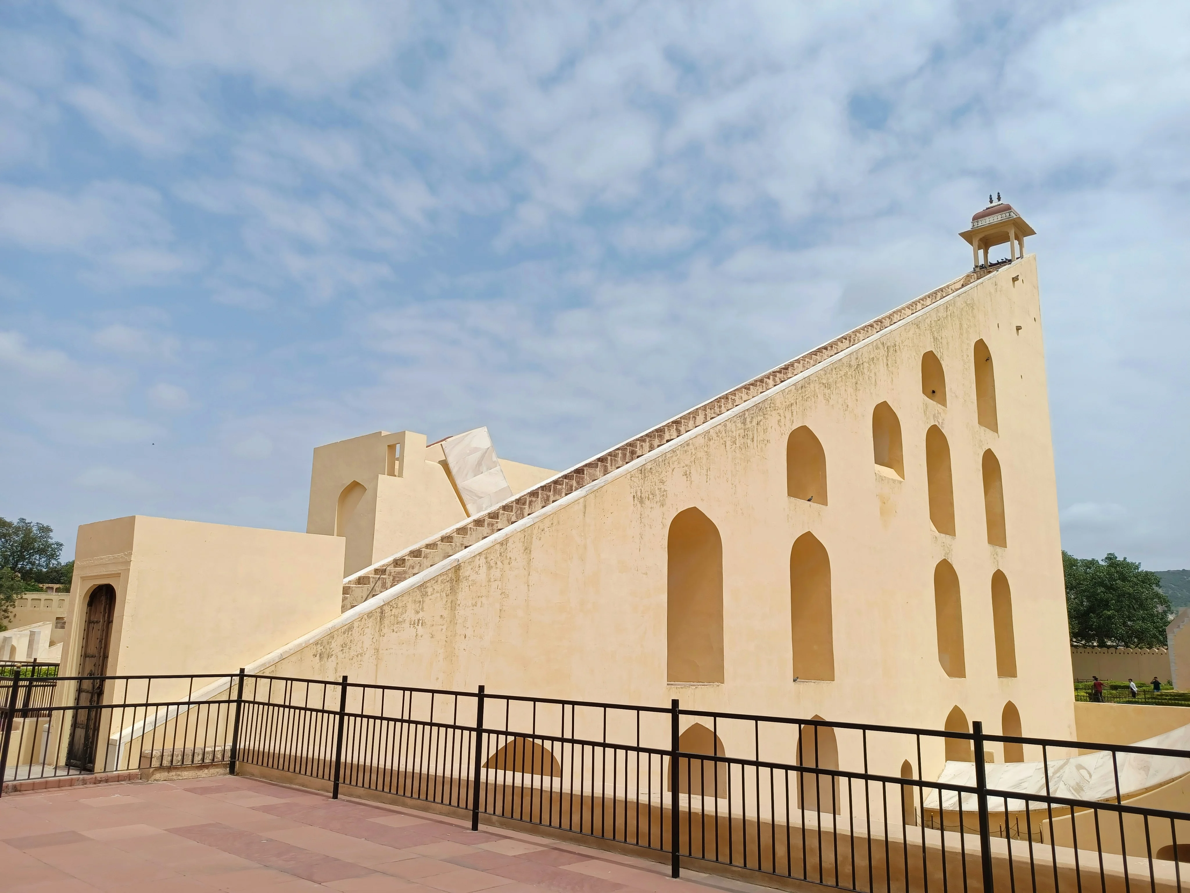 Jantar Mantar with Paws: A Solo Traveler's Pet-Friendly Astronomical Journey Image 1