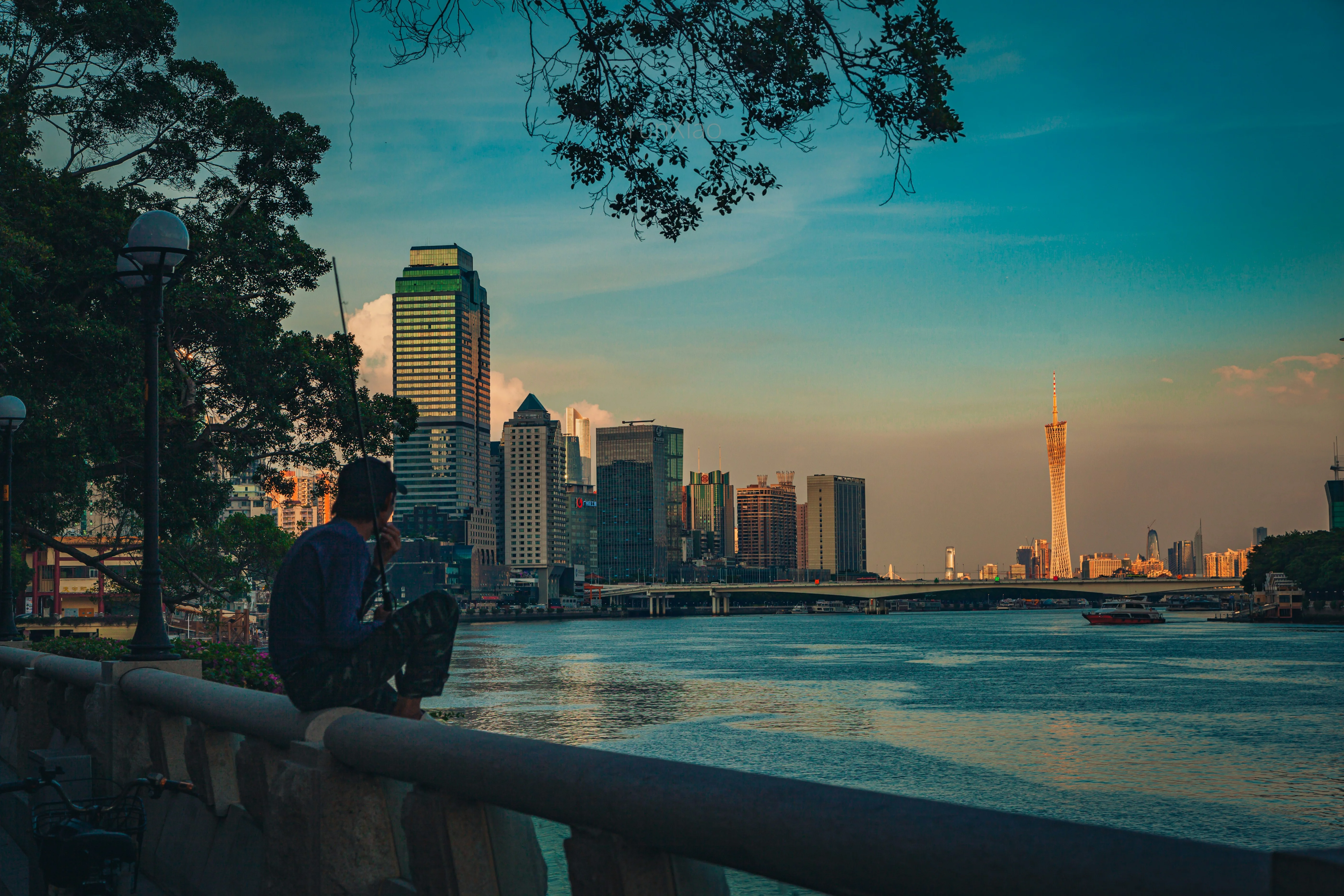 Picturing Guangzhou from the Water: The Pearl River Night Cruise Experience Image 3