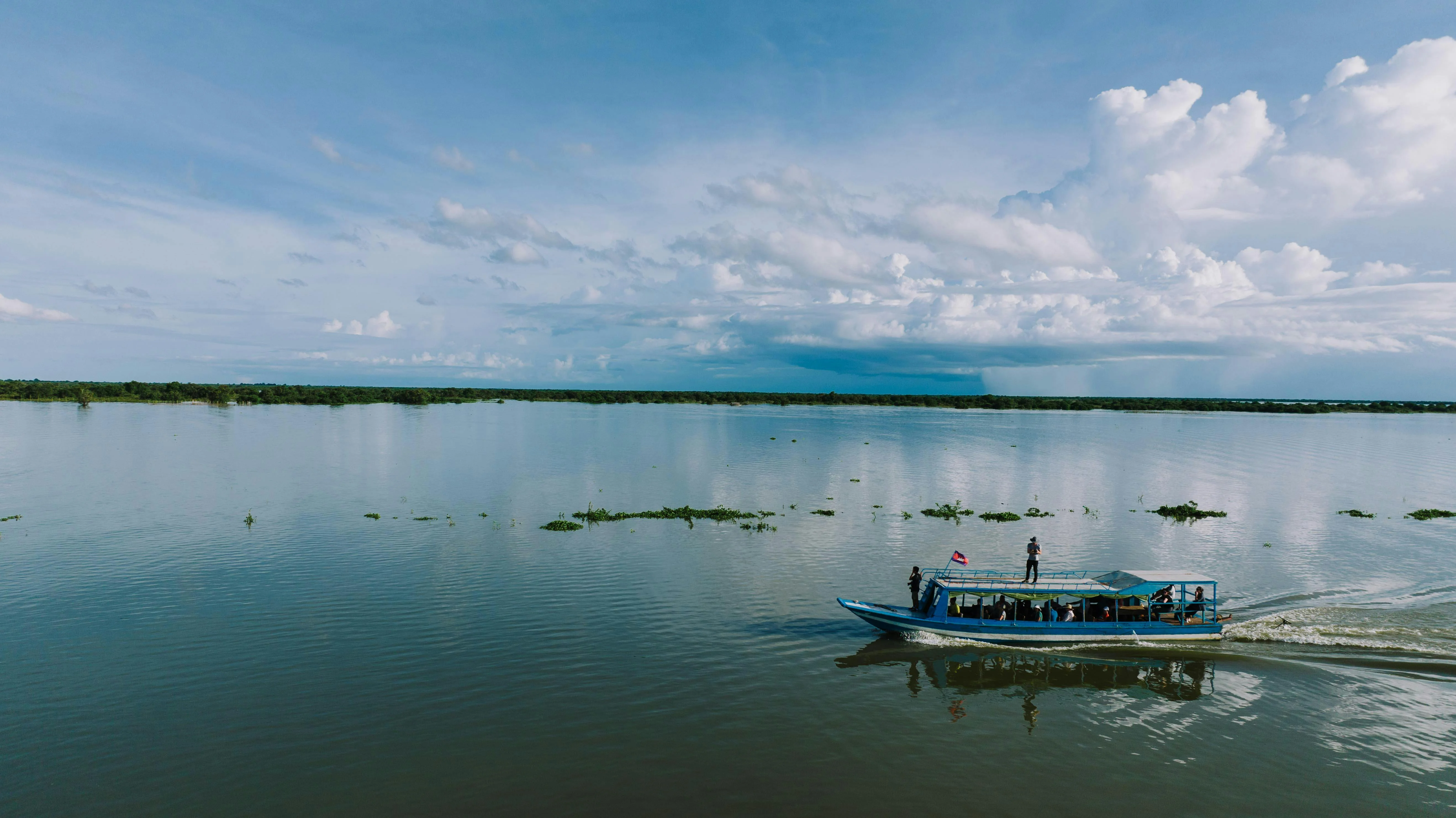 Informal Meetings and Mekong Breezes: Business Conversations on Phnom Penh's River Cruises Image 1