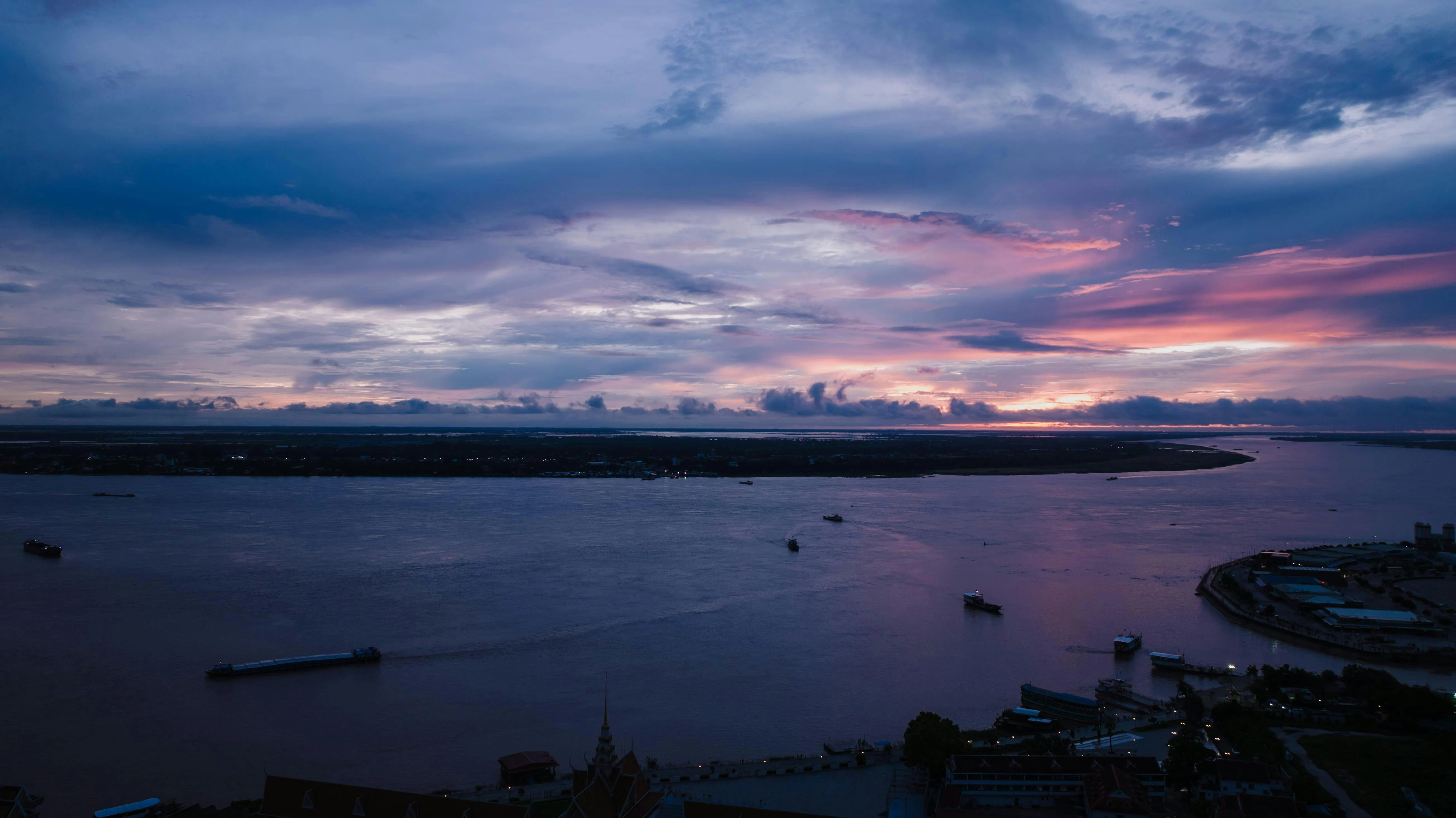 Informal Meetings and Mekong Breezes: Business Conversations on Phnom Penh's River Cruises Image 3