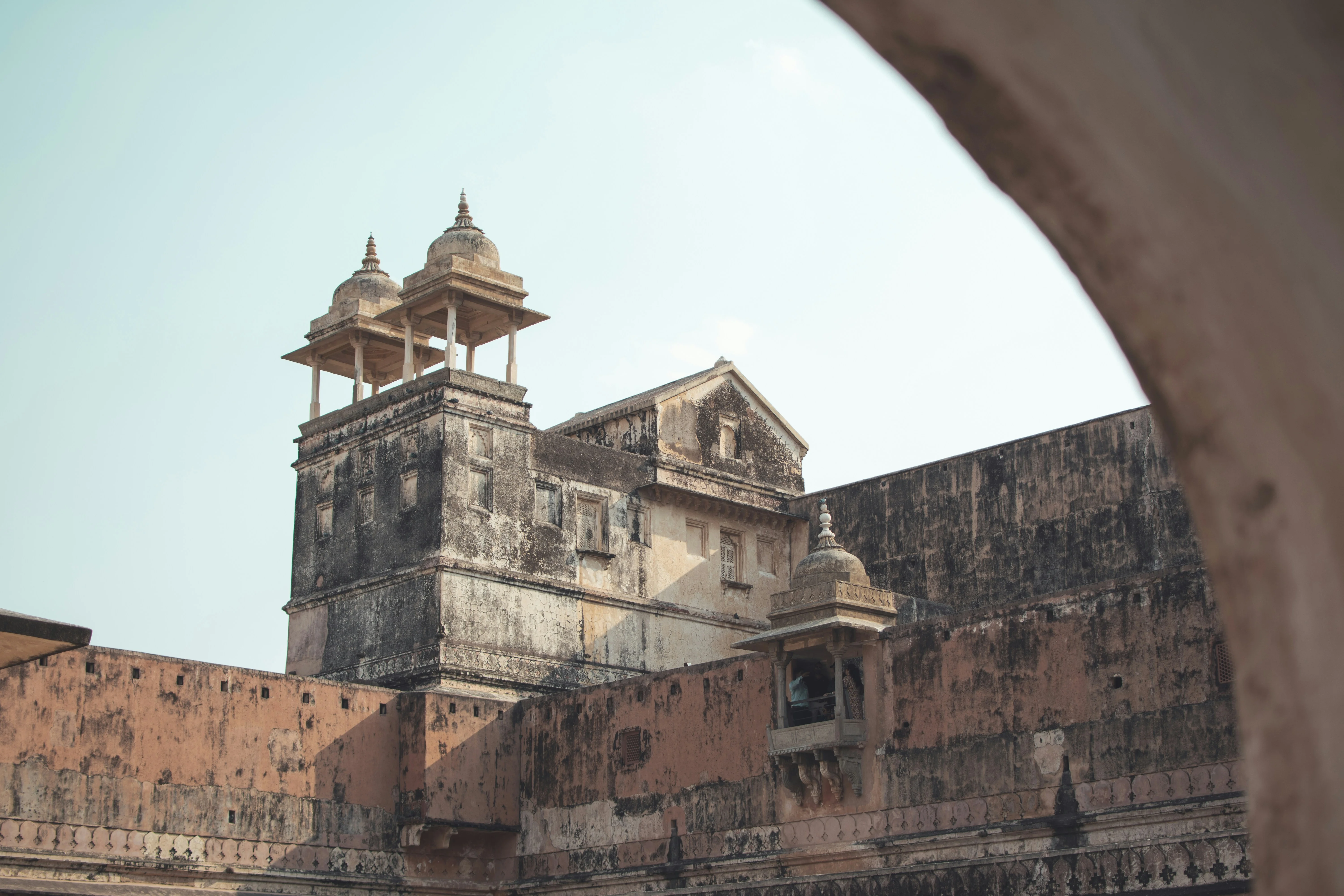 Solo Strolls in Amber Fort: Historical Walks for You and Your Pet Image 1