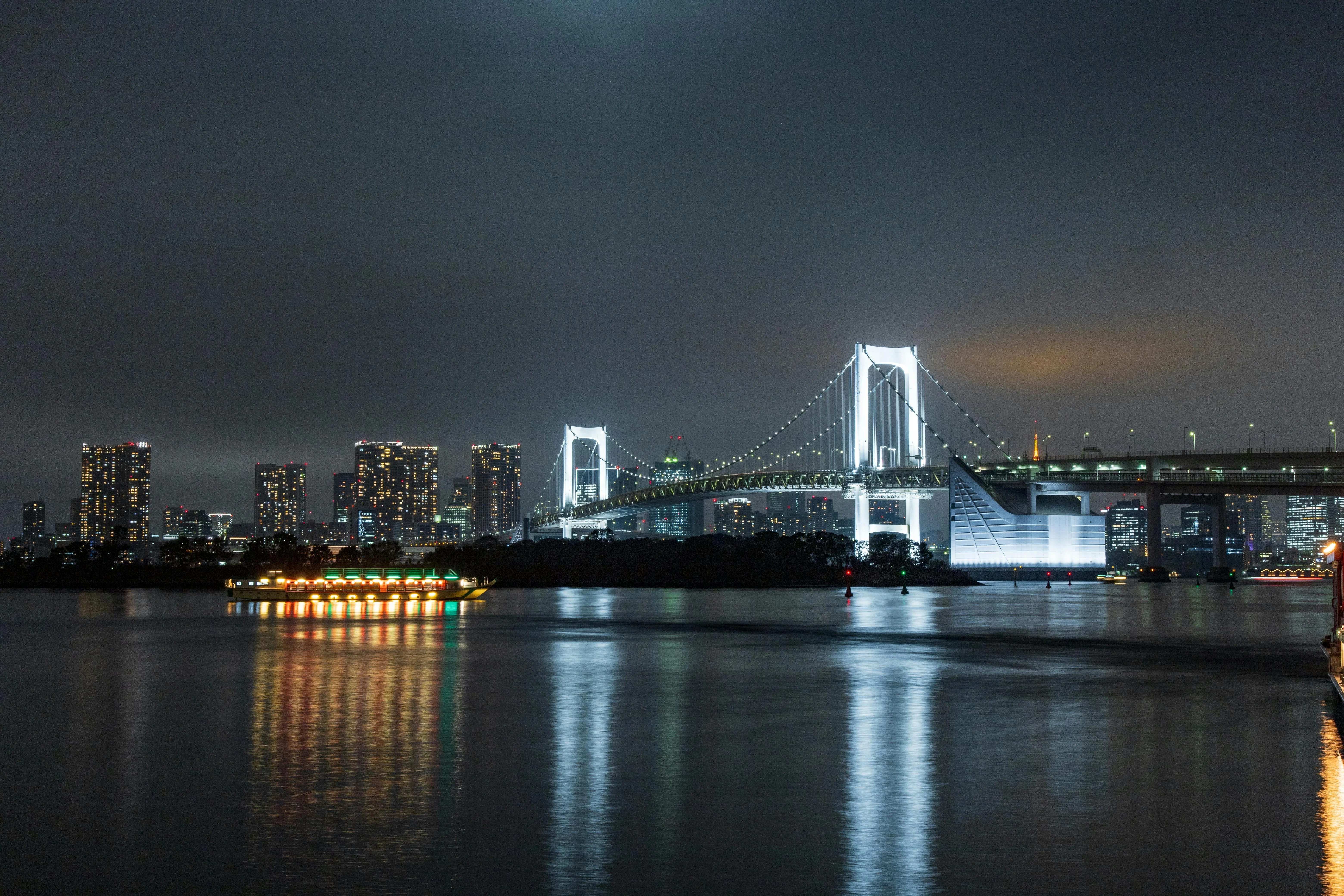 Floating Through History: Accessible Cruise Tours on Tokyo's Rivers Image 3