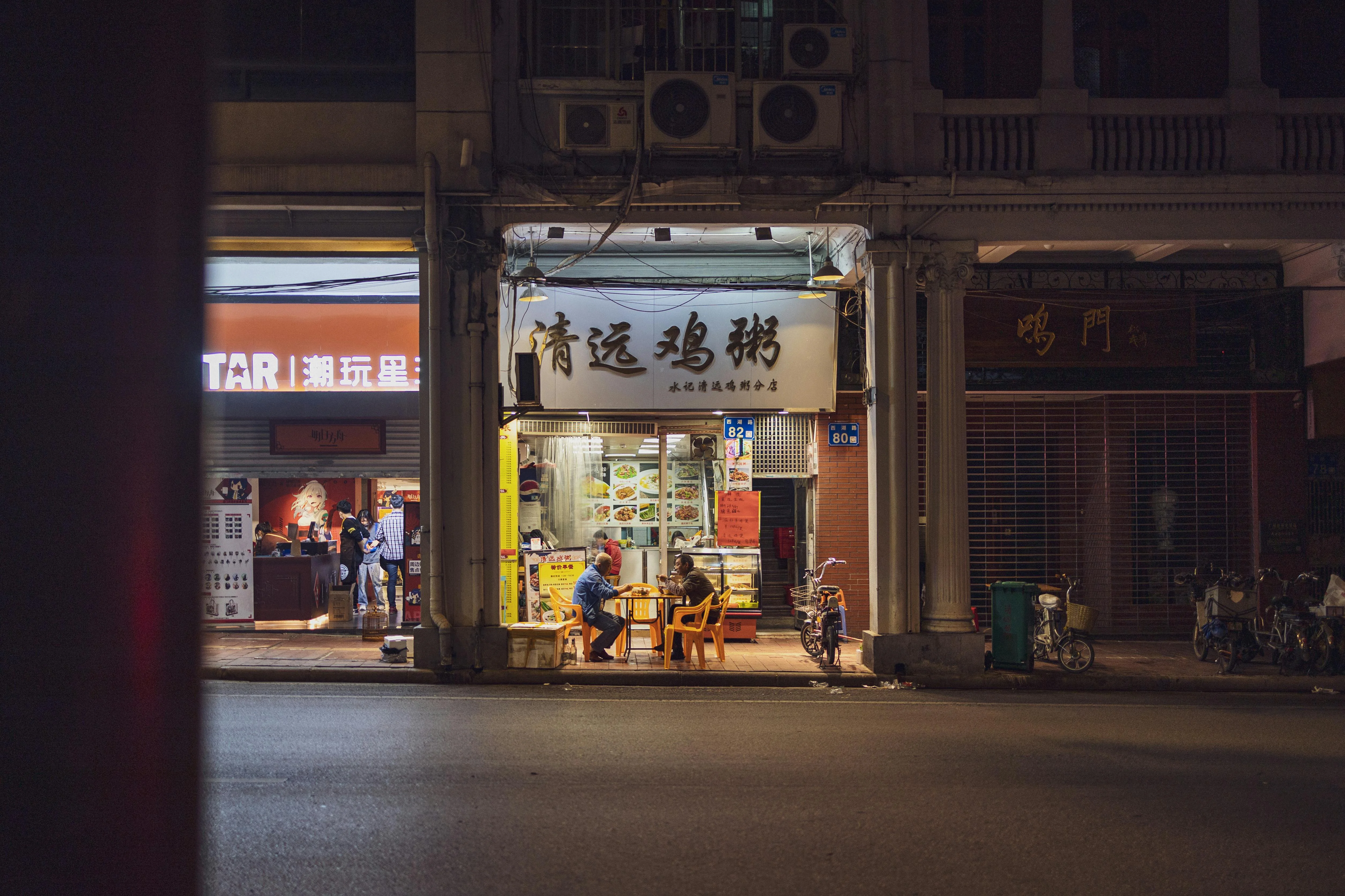 Markets of Mystery: Capturing the Ambiance of Guangzhou's Antique Streets Image 3