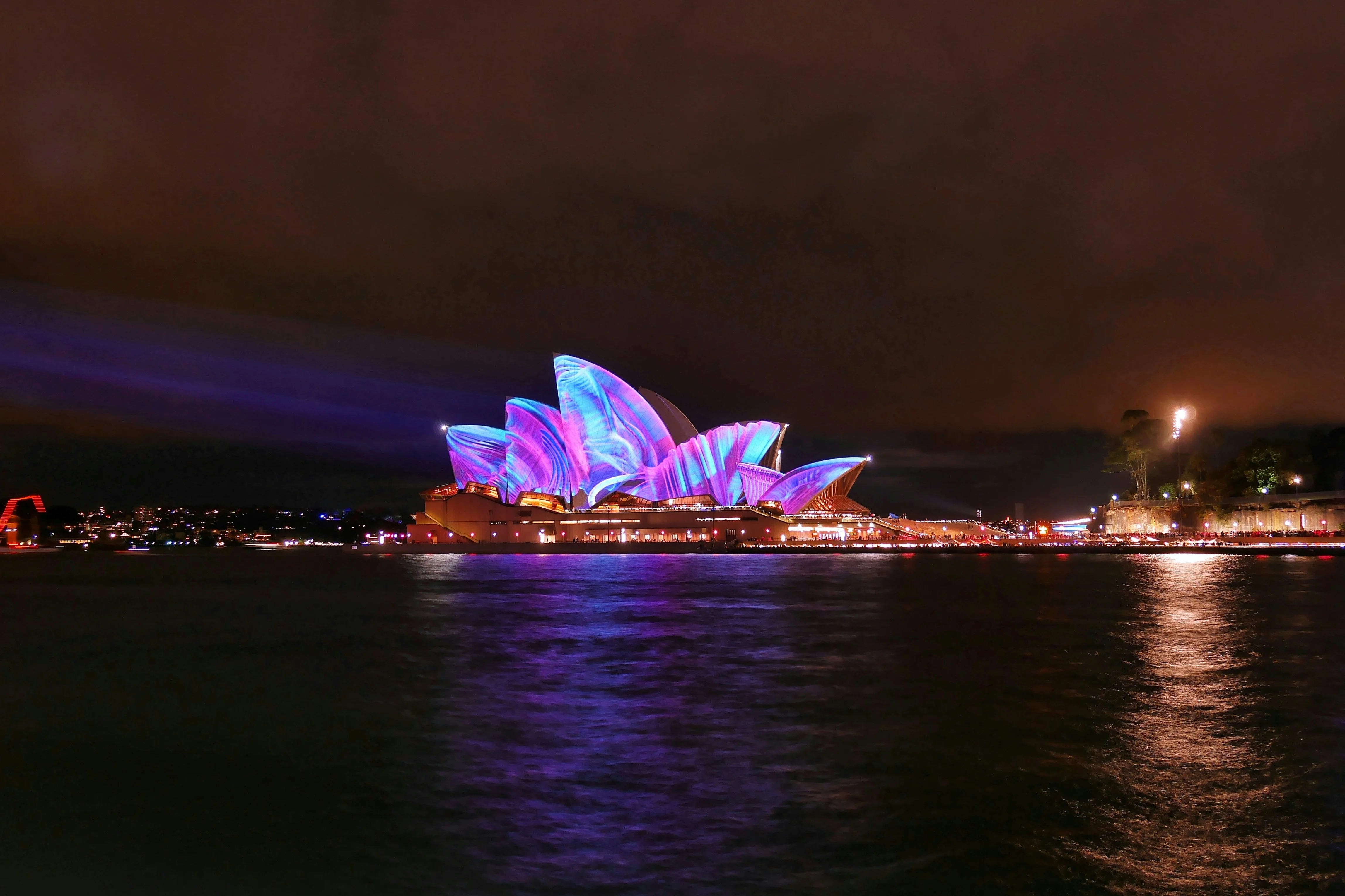 Cruise Couture: Styling Tips for Romantic Evenings on the Water in Sydney