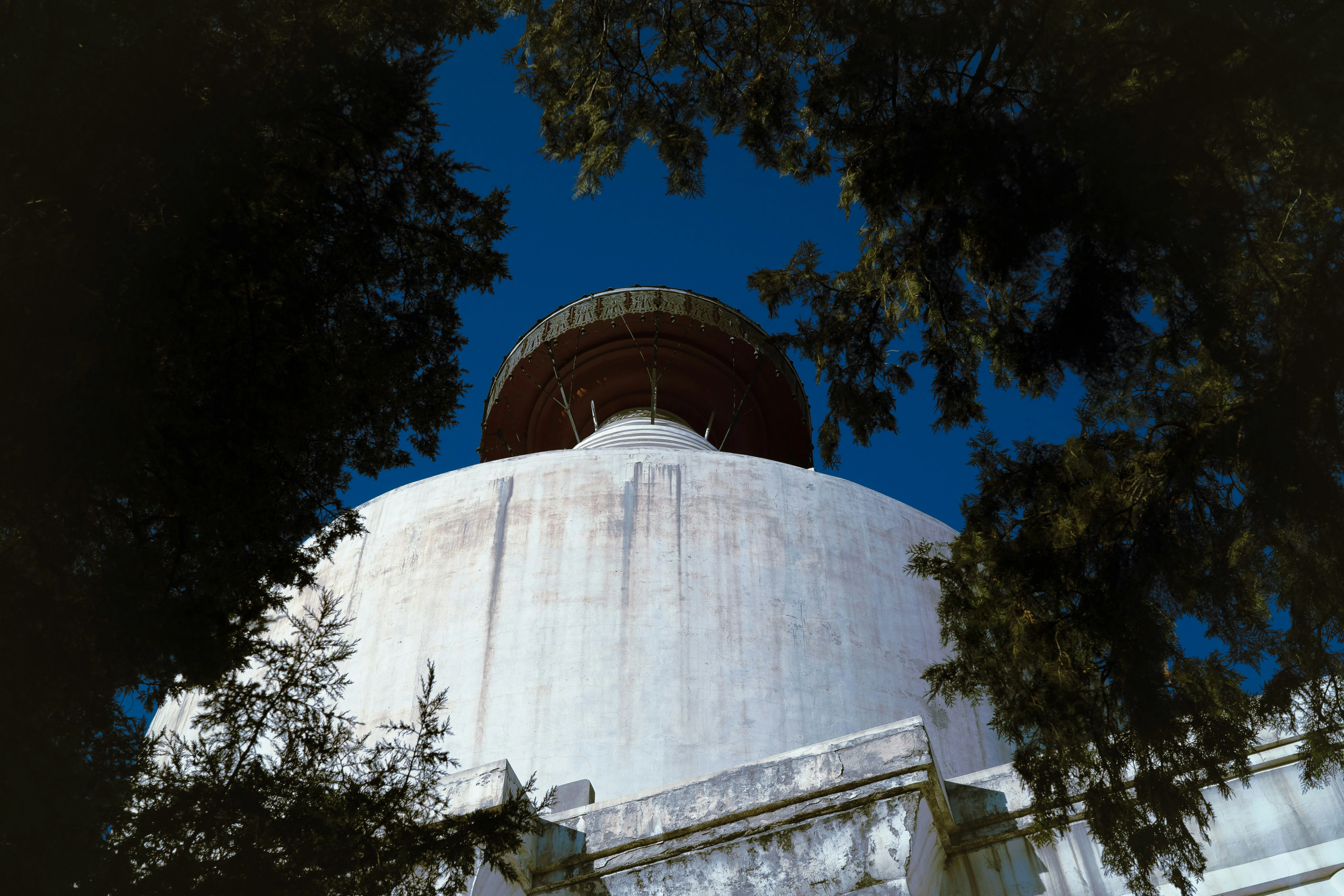 Romantic Pledges at the Beijing Ancient Observatory: A Minimalist's Love Story