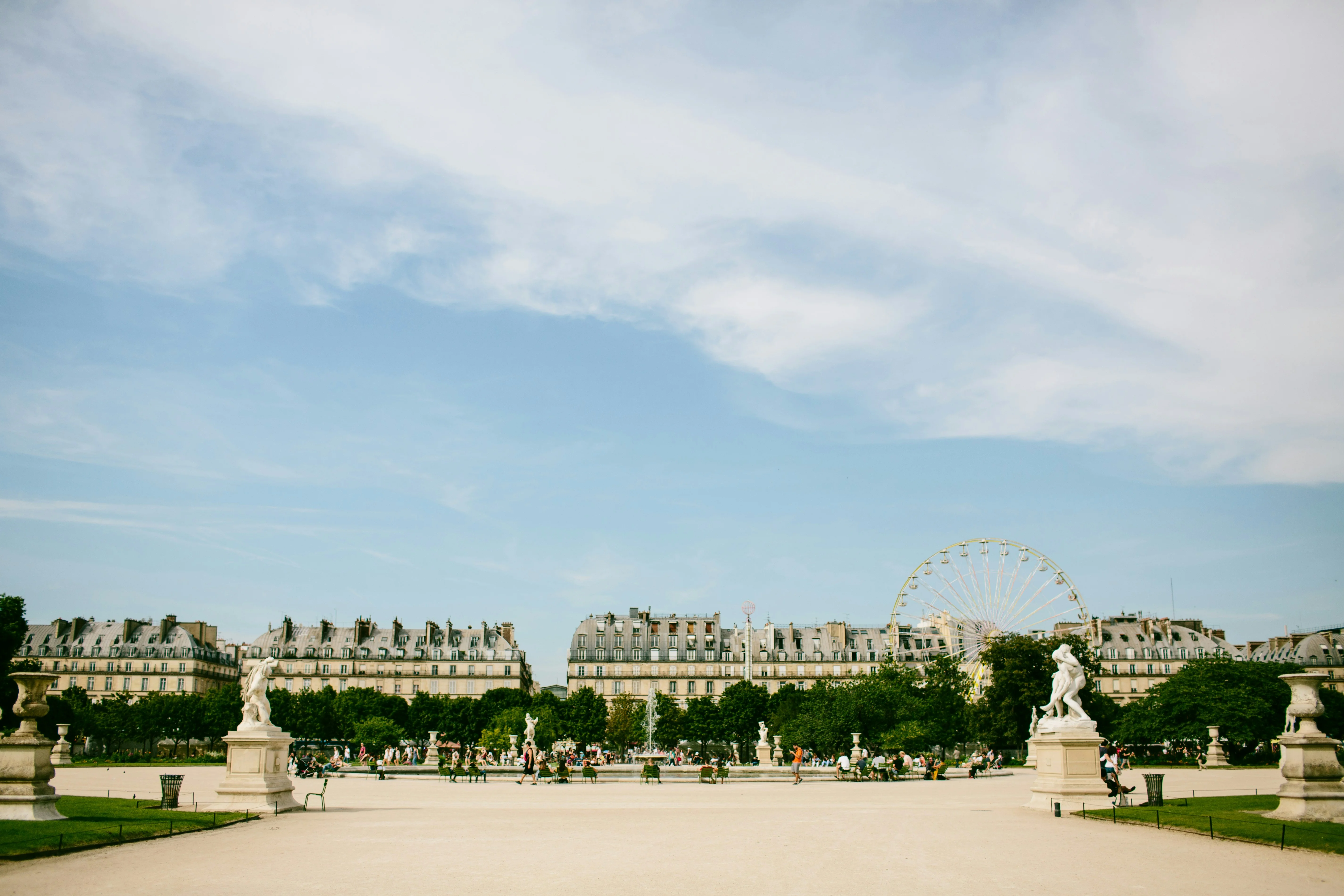 Cycling Paris: The Ultimate 48-Hour Itinerary for Two-Wheel Enthusiasts Image 2