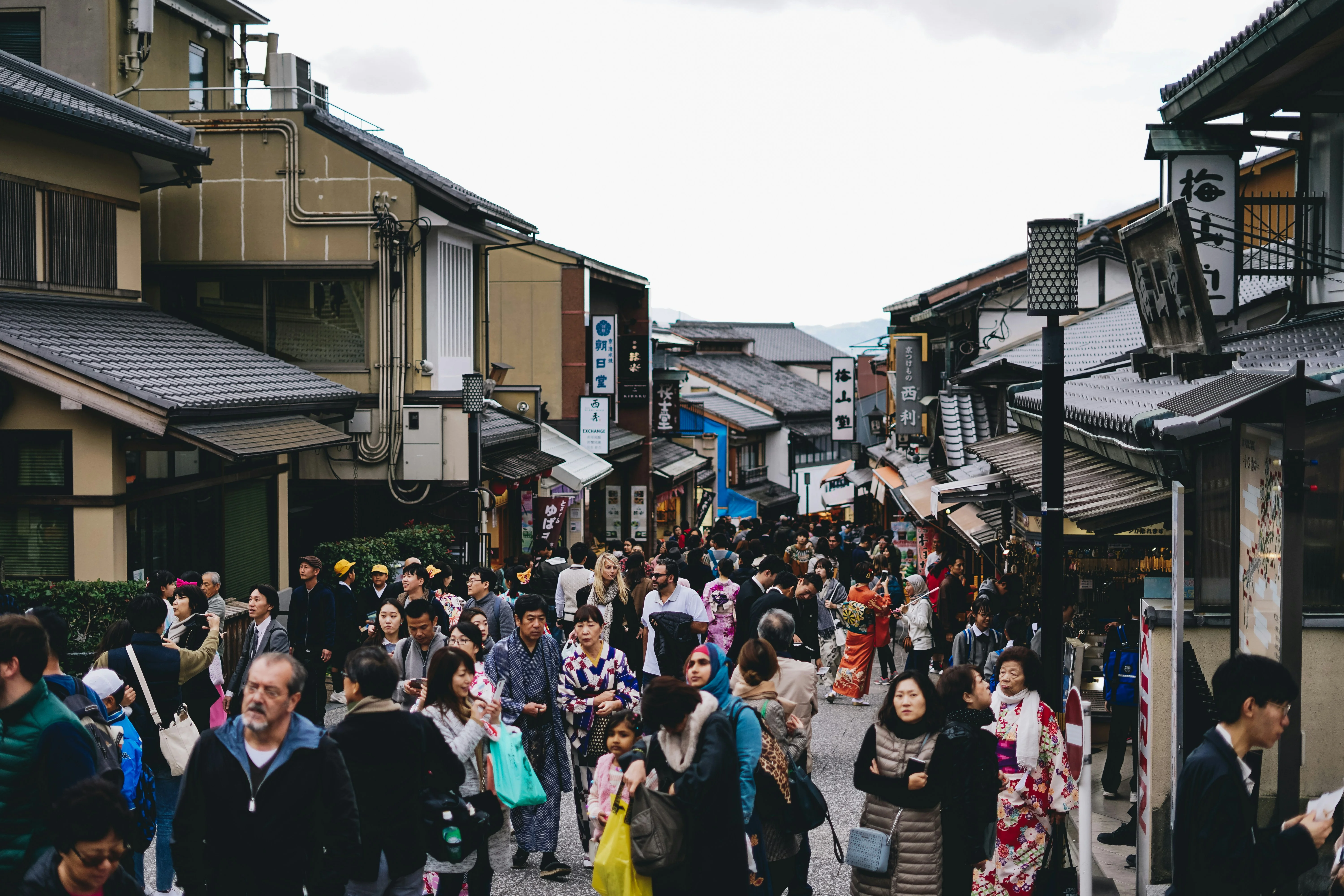 Linguistic Tips for Navigating Kyoto's Seasonal Markets Image 1