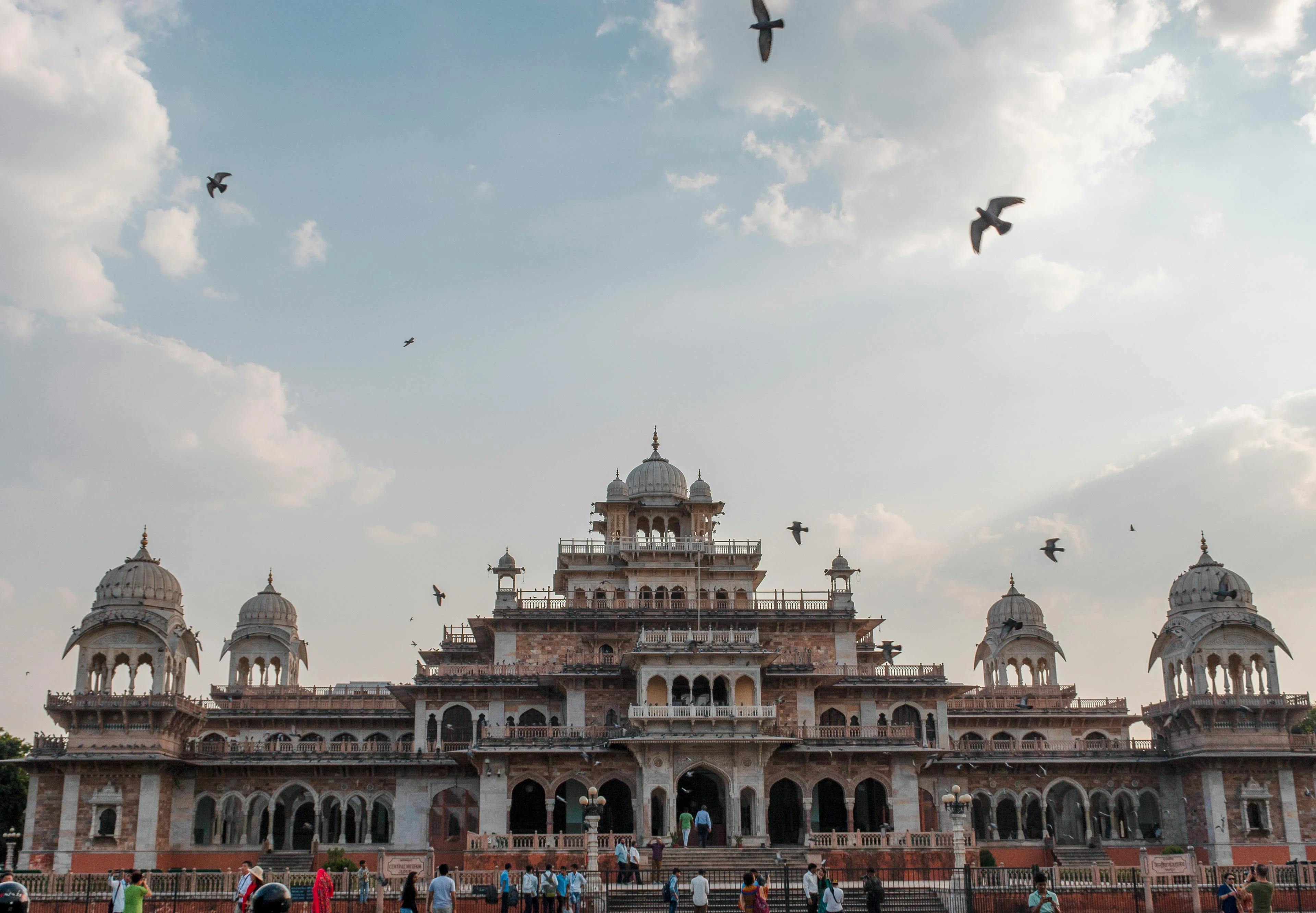 Untraditional Sights in Jaipur: Discover Hidden Gems Solo Travelers and Their Pets Will Love