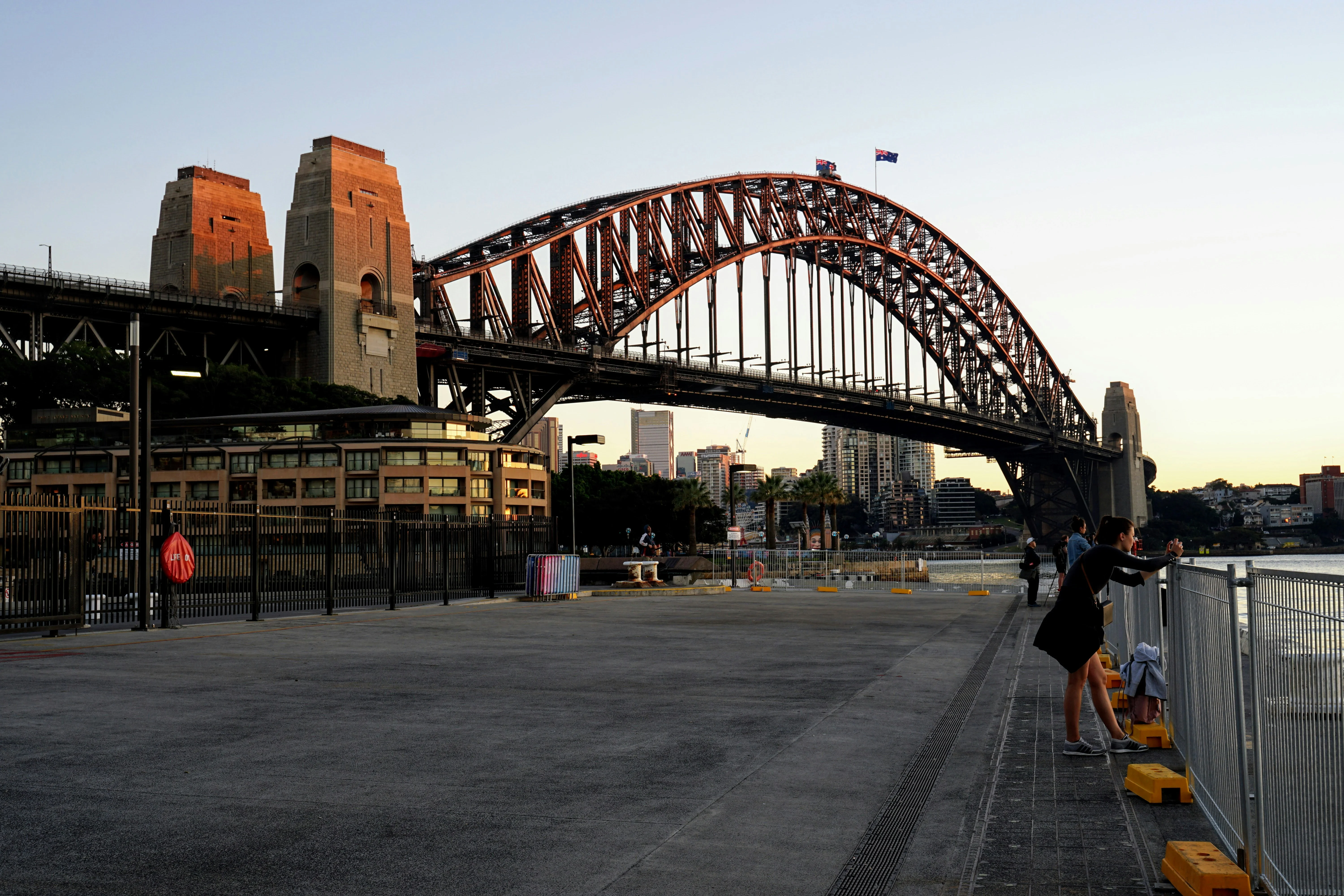 Circular Quay Love Strolls: Romantic Stays Near Sydney's Iconic Cruise Port Image 1