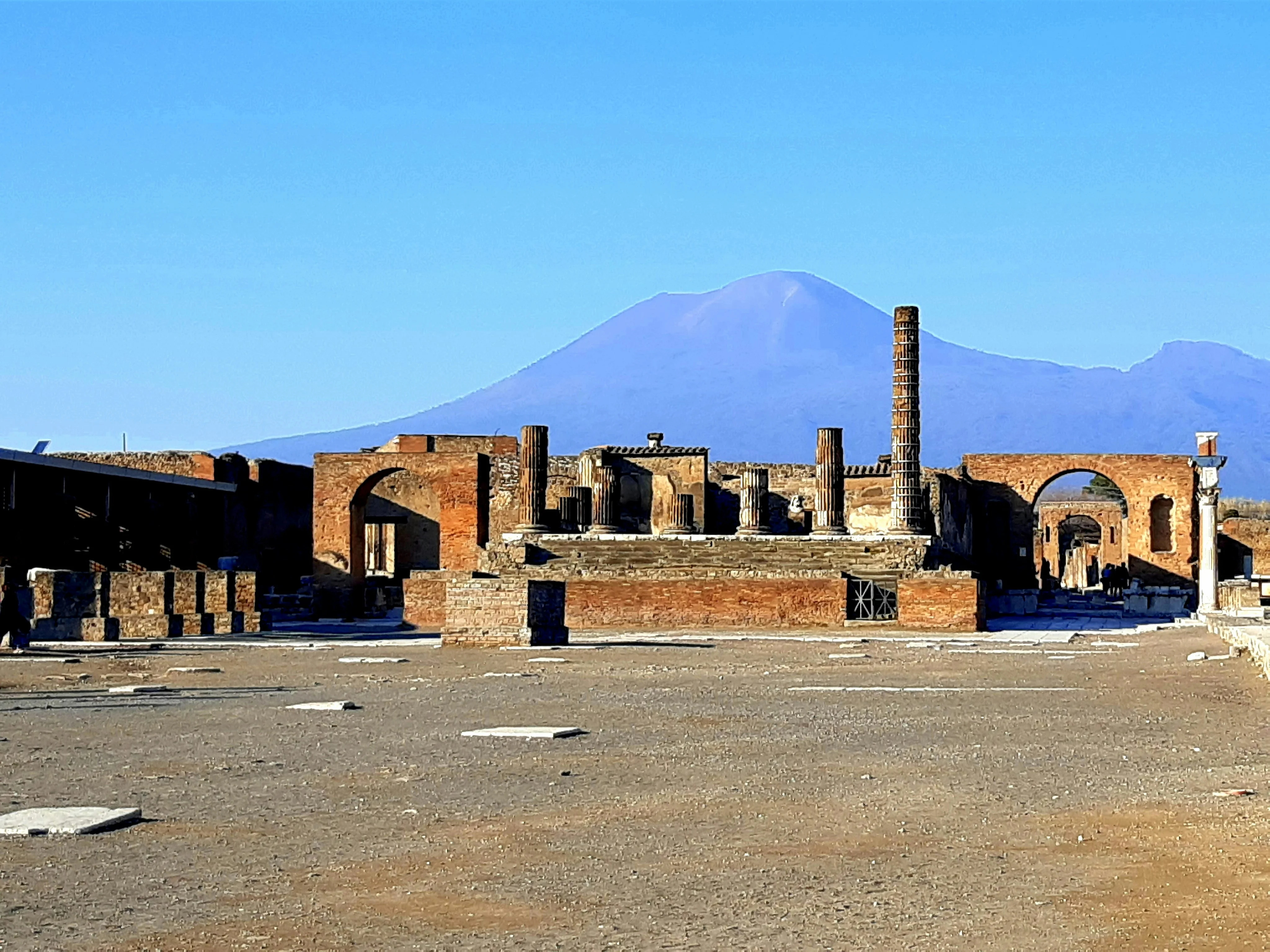 Paintings to Paradiso: The Dual Delight of Naples' Art and Beaches Image 1