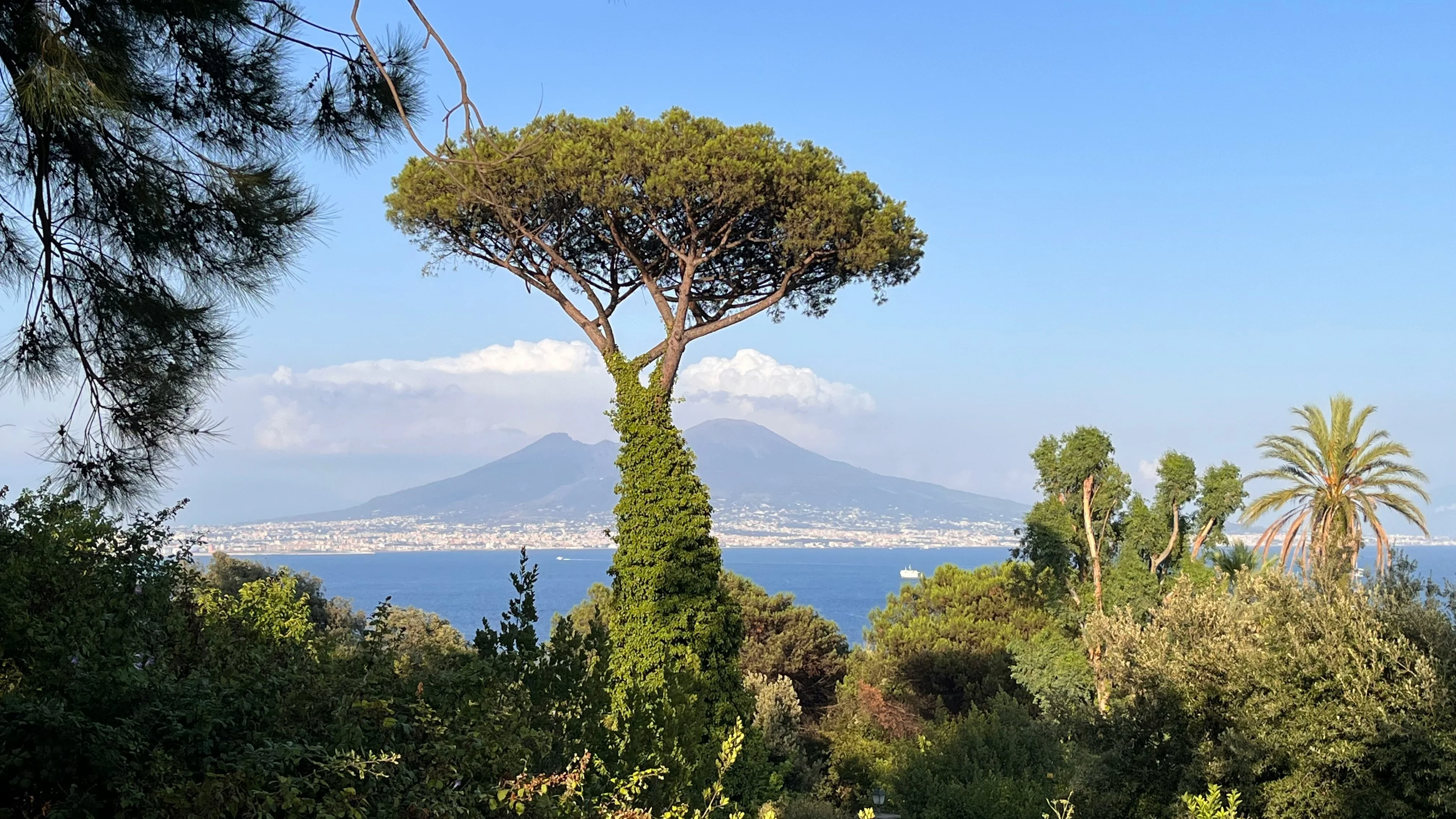 Paintings to Paradiso: The Dual Delight of Naples' Art and Beaches Image 3