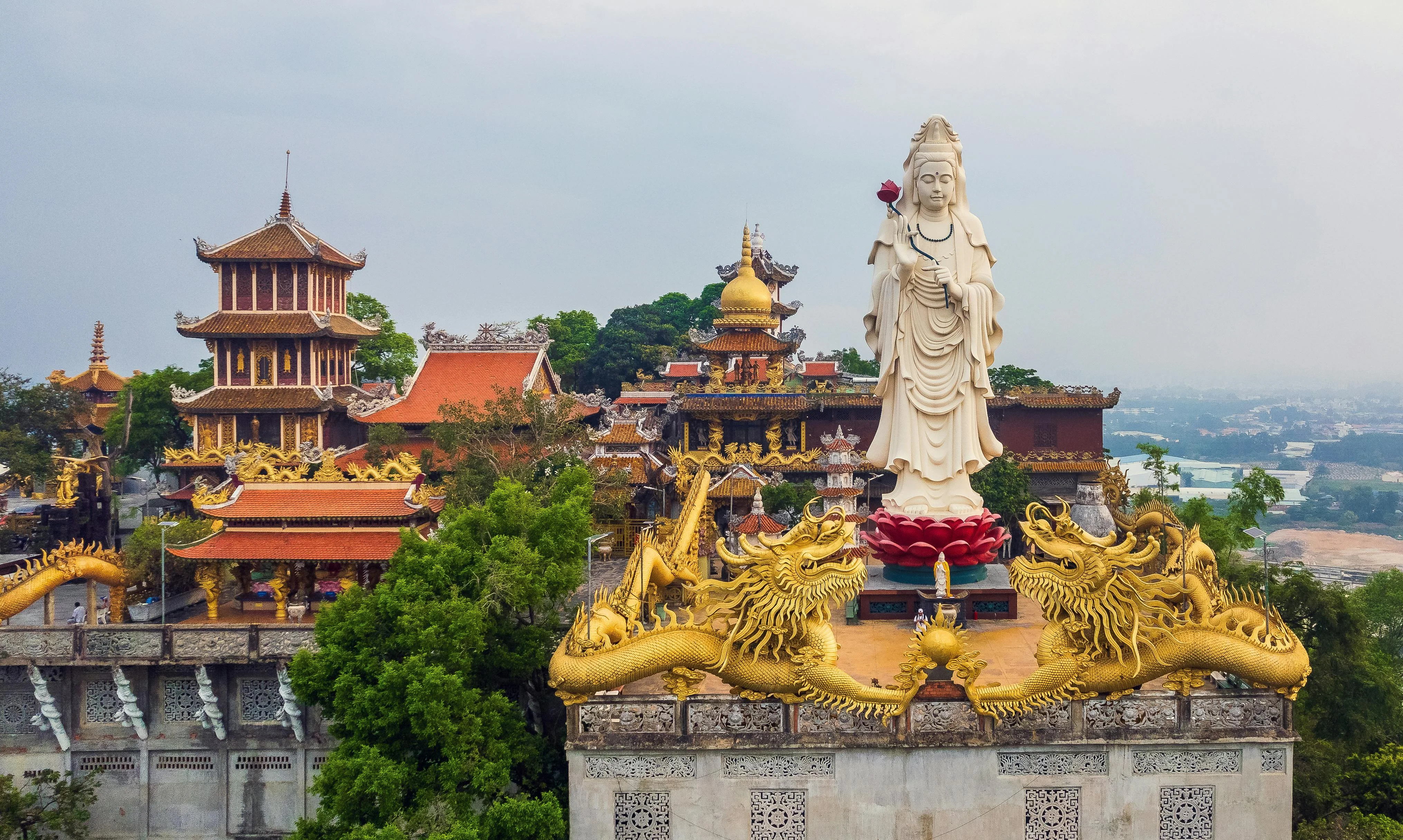 Exploring Spirituality in Saigon: Temples, Pagodas, and the Vietnamese Language Image 2