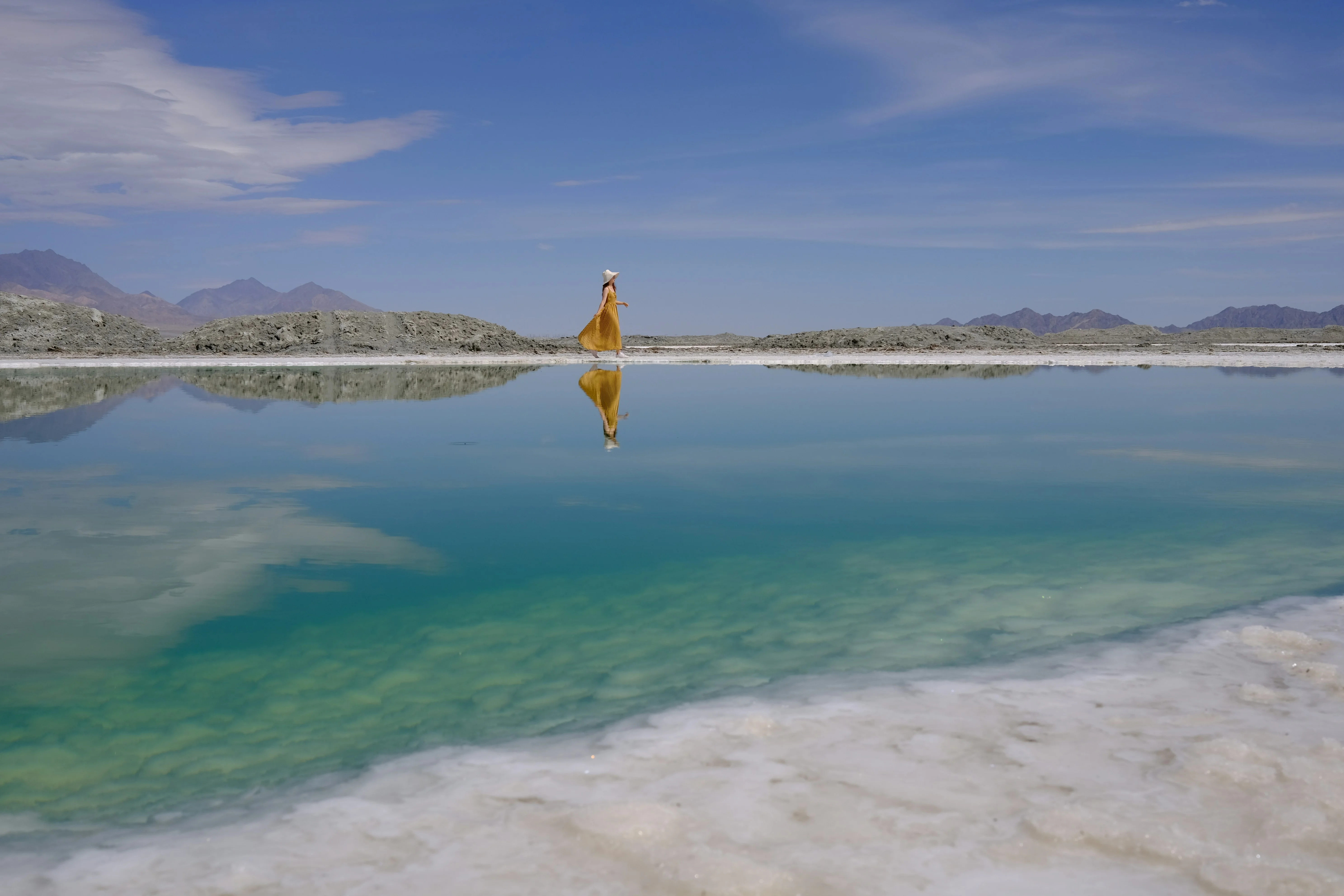 Discovering Qinghai's Ethereal Lakes and Remote Monasteries Image 1