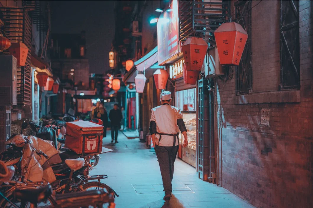 Chasing Lanterns: Romantic Evening Walks in Nanluoguxiang Image 2