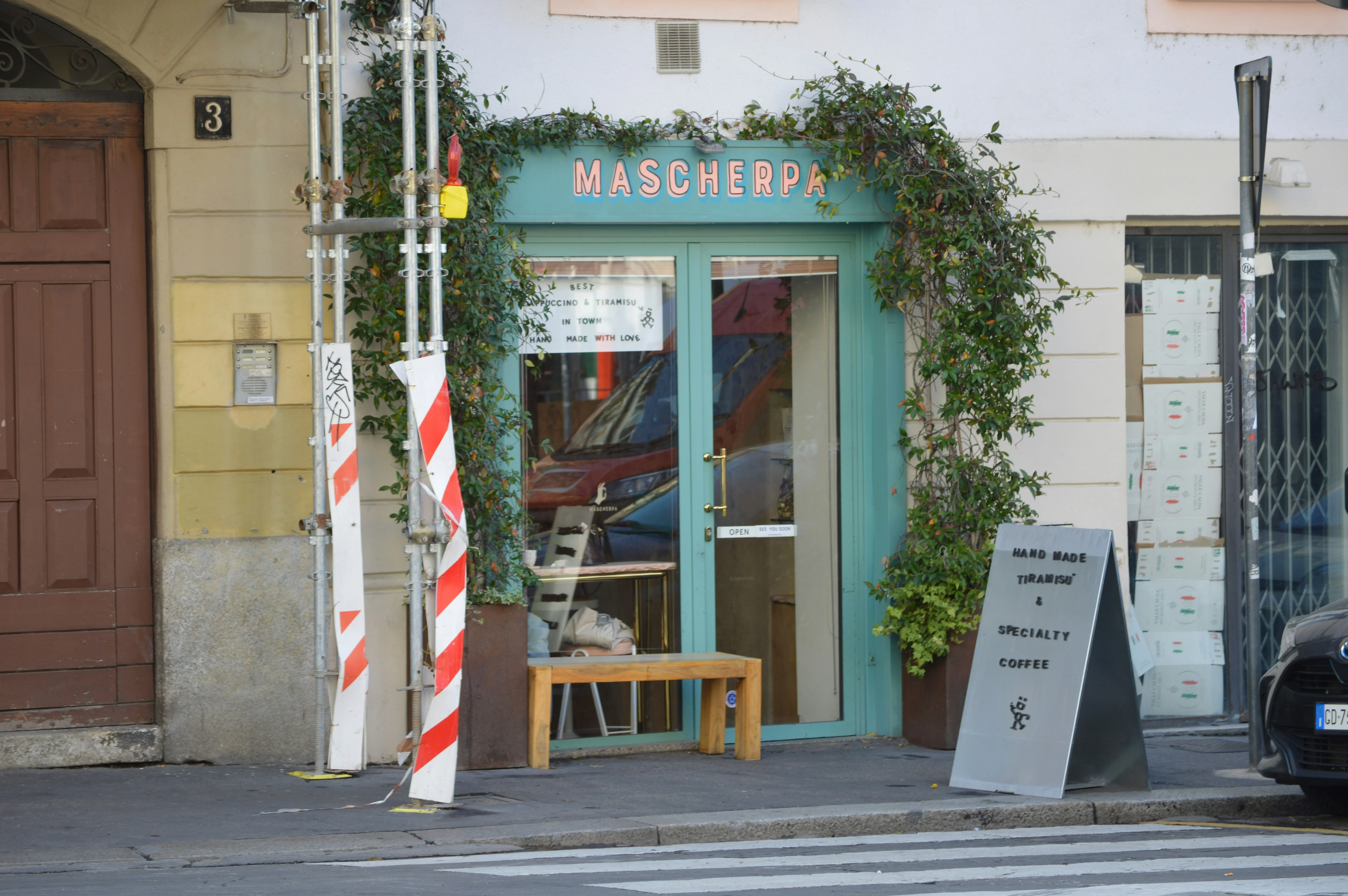 Espresso Yourself: Milan's Hidden Coffee Shops Perfect for Two Image 1