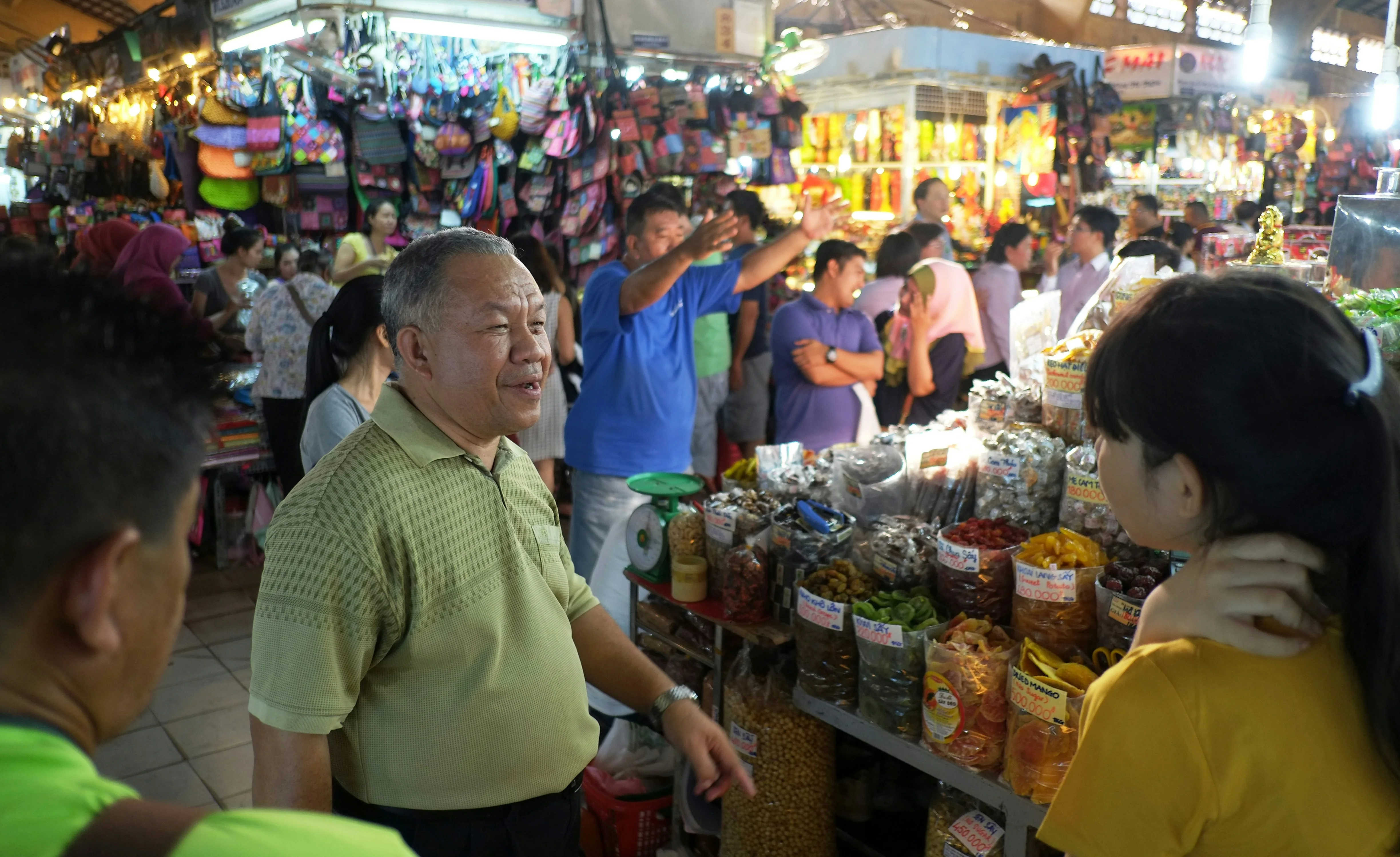 A Linguistic Traveler's Guide to Saigon: Learning Vietnamese Through Cultural Immersion 2