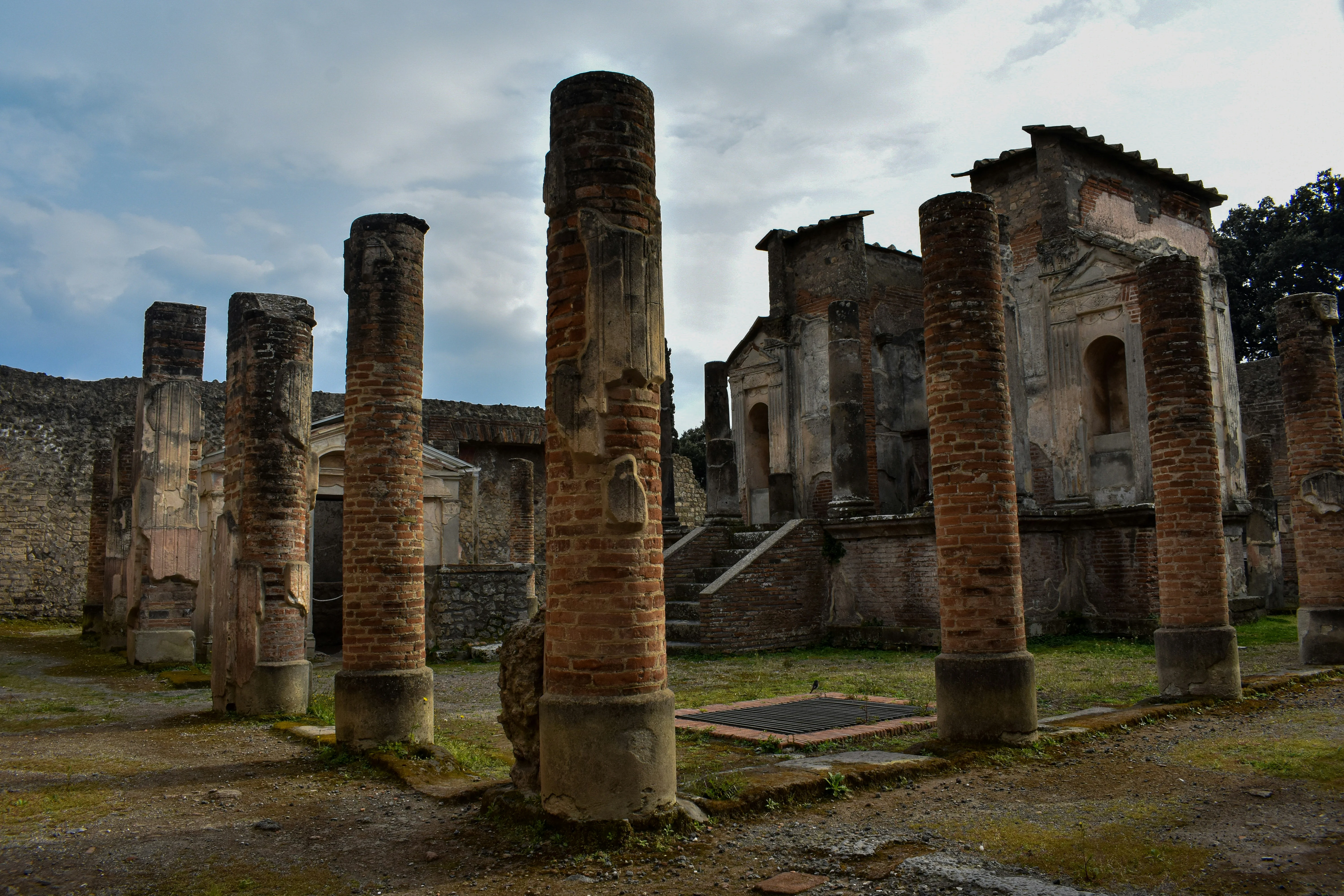 Captivating Artwork and Seaside Retreats: Exploring Naples' Coastal Treasures Image 1