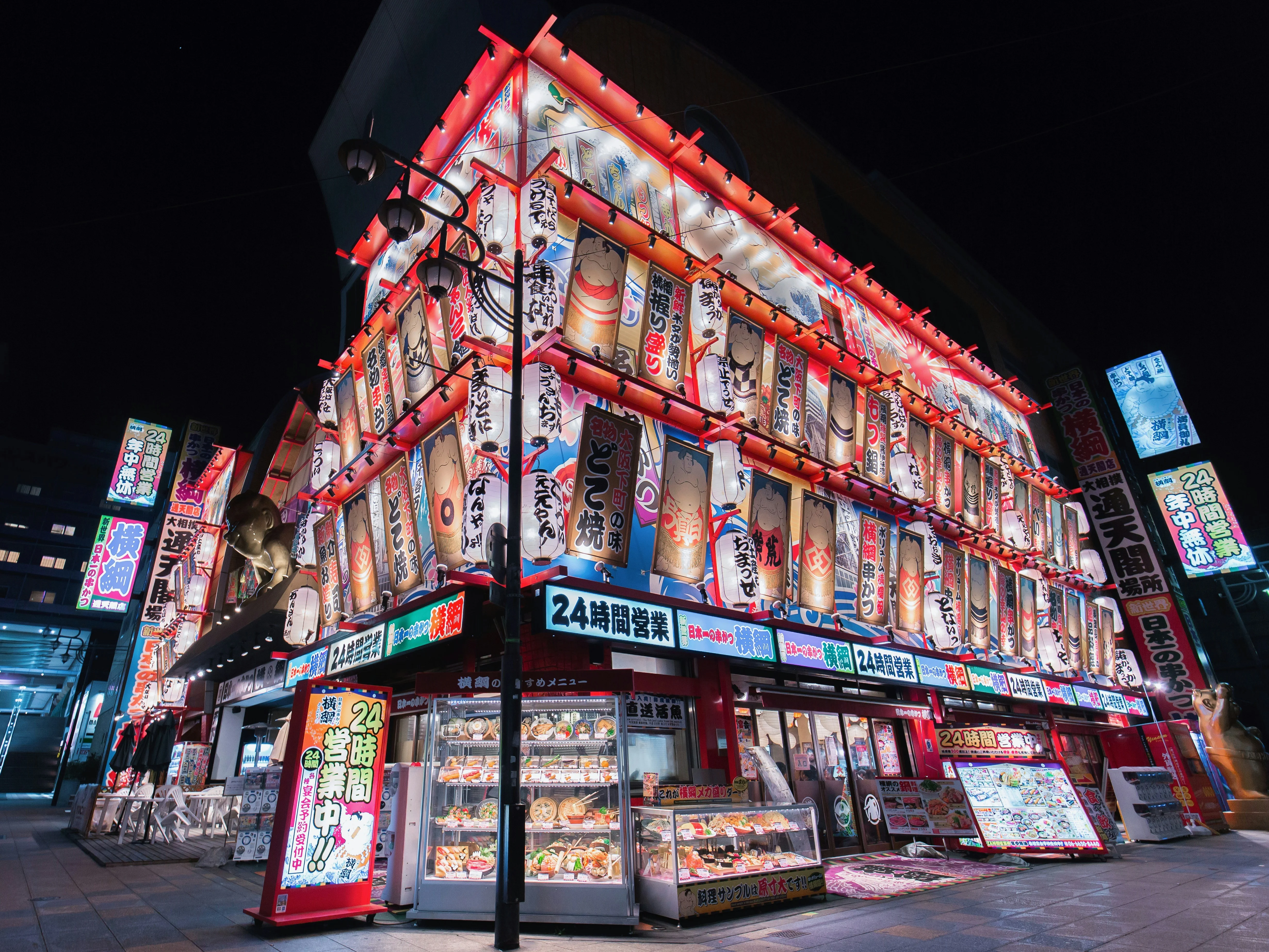 The Dynamic Street Food Scene: Adventures in Osaka's Kuromon Market