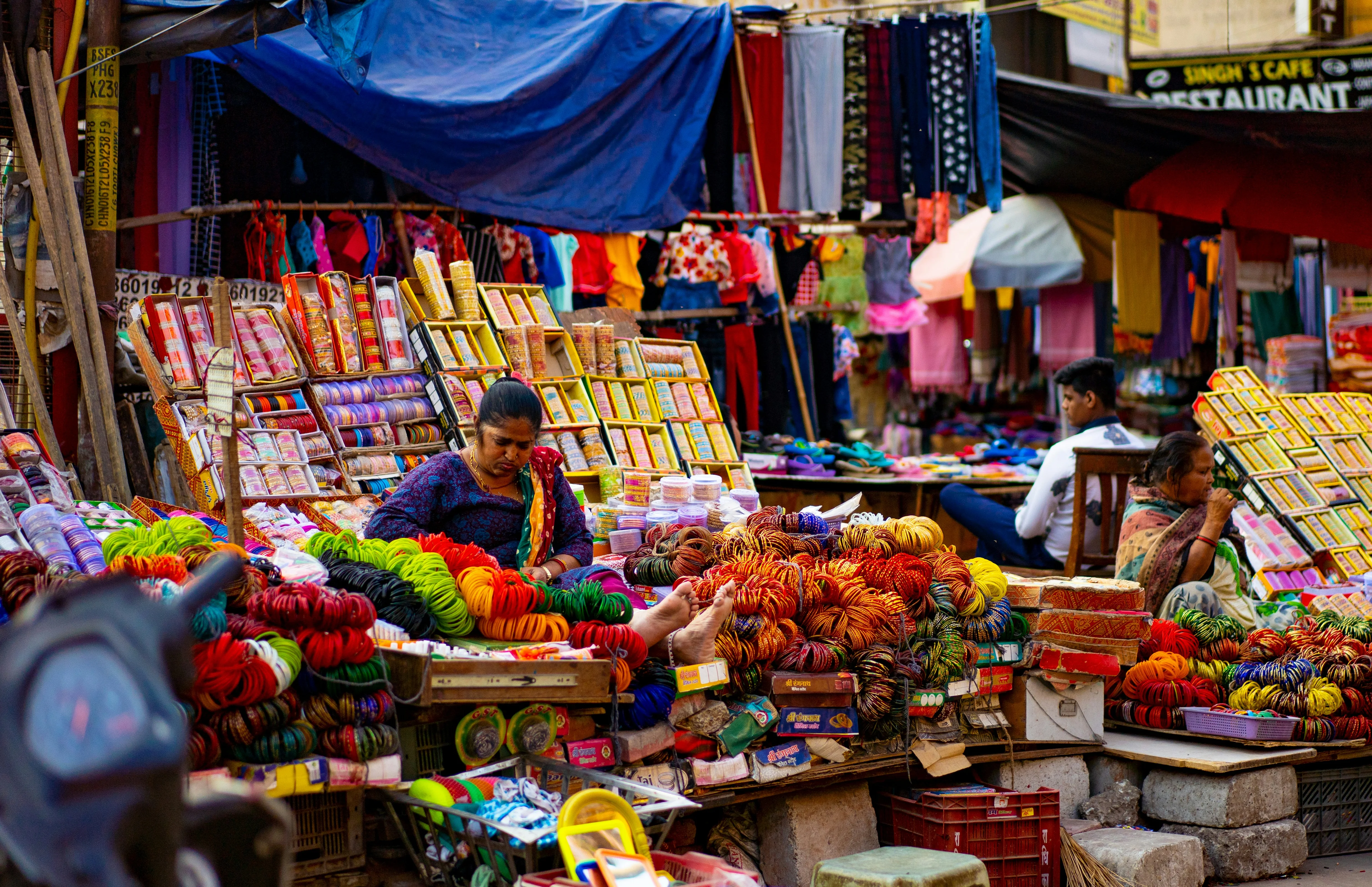 Chaotic Charm: Navigating Delhi's Bustling Bazaars Without Losing Your Wallet Image 2